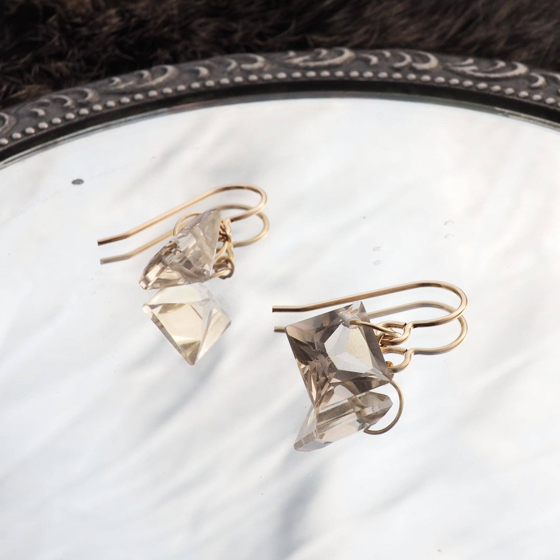 Britta Ambauen Jewelry – wholesale Dangle earrings – Light and Shadow Earrings1