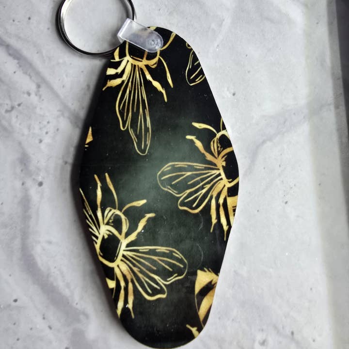 Portachiavi Queen Bee Motel per la vendita all'ingrosso da parte di Bluesky's Creation