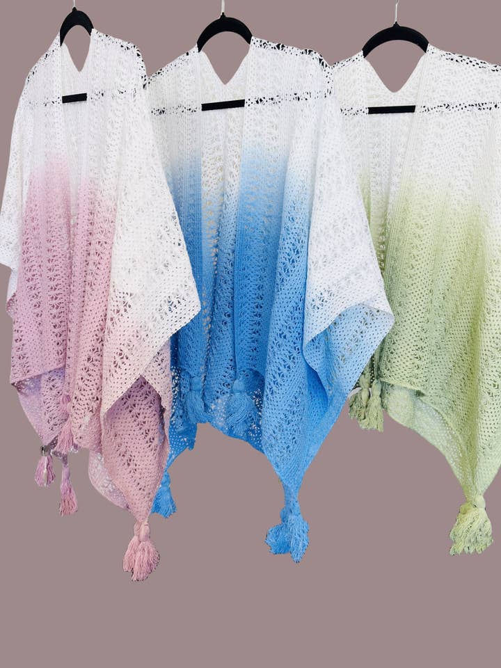 Ombre Zweifach Hohles Poncho/Schal mit Quasten-Details. für den Großhandel von JC Sunny Fashion