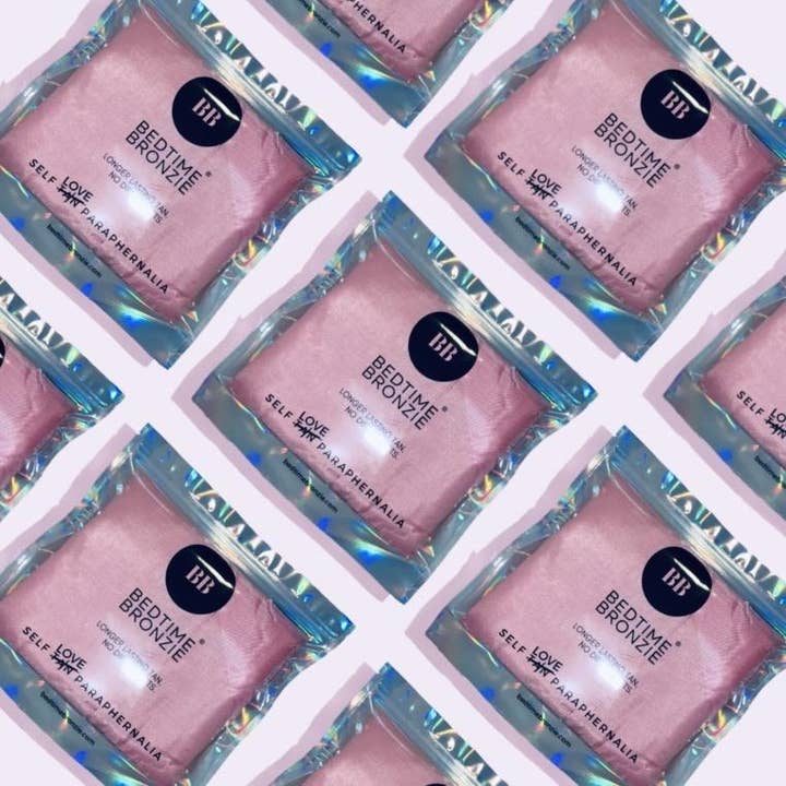 Bedtime Bronzie - Vente Couvre-lit - Bronzie | Protecteur de drap autobronzant Satin de soie végétalien1