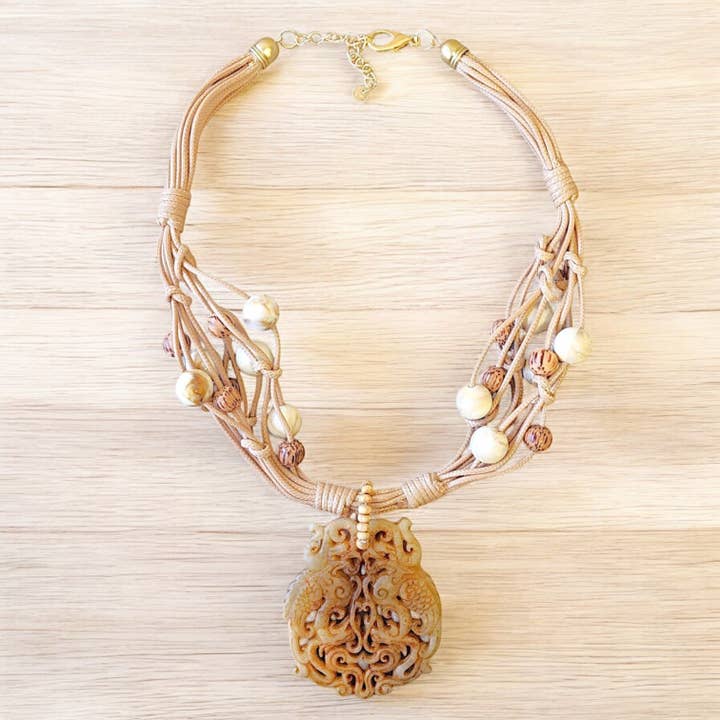 Bijoux Envie Statement Jewelry - Wholesale Pendant/Charm Necklace - Beige Necklace | Stone Necklace | Agate | Wood | Boho | Bead