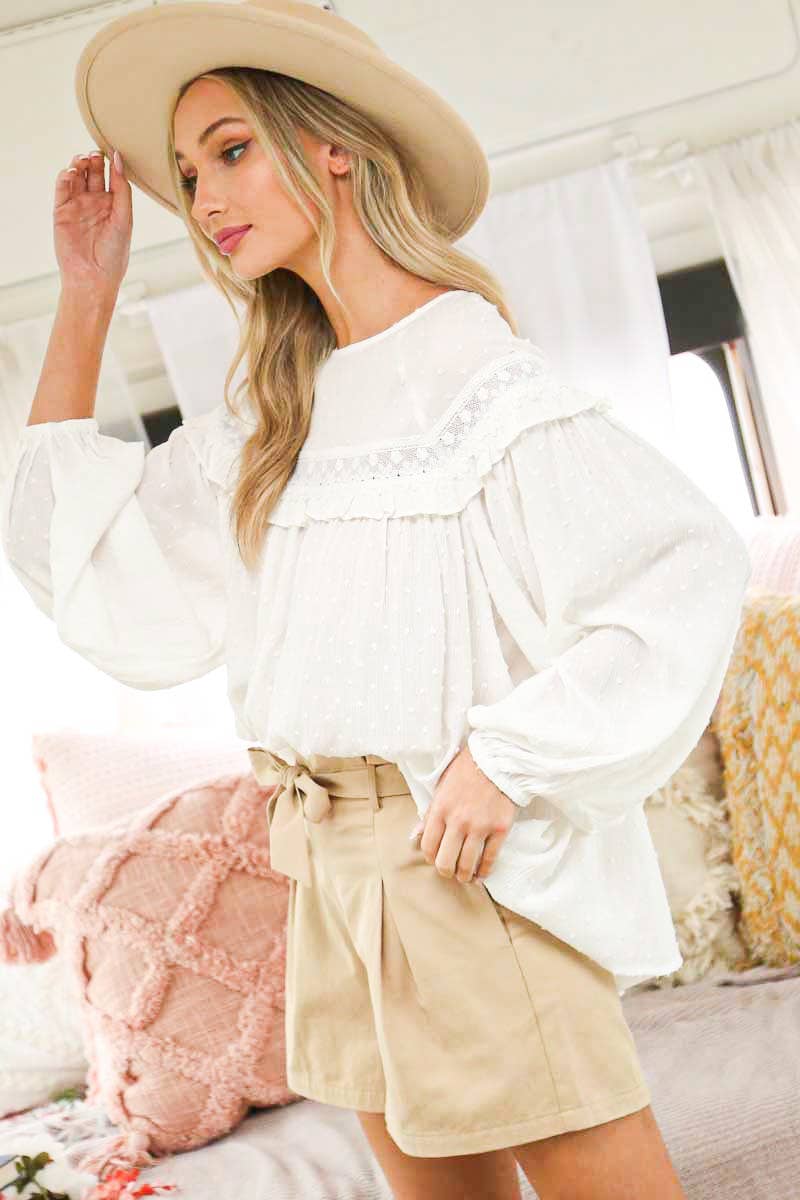 Vine & Love - Vendita all'ingrosso Camicetta - Donna - Camicetta con motivo a pois svizzeri con dettaglio posteriore con lacci VT314485