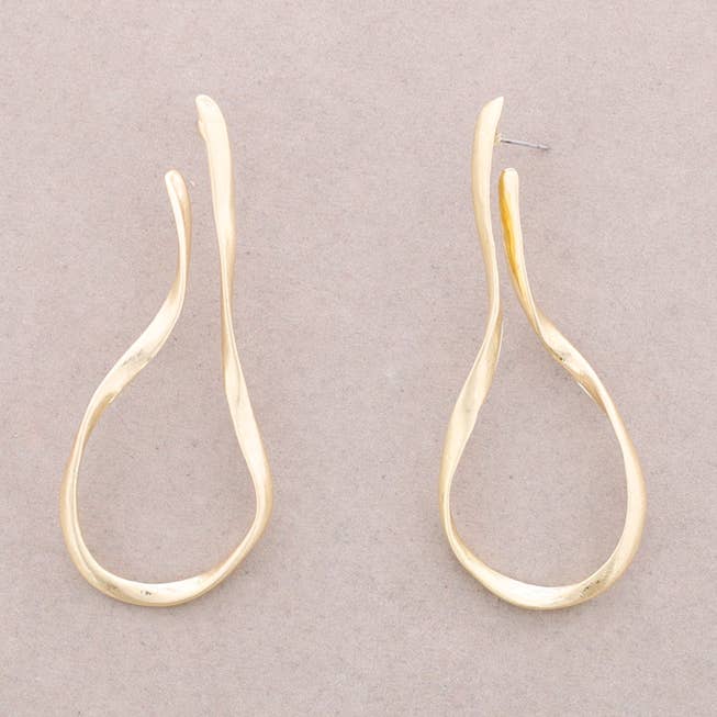 Boucles d’oreilles créoles en métal irrégulier pour la vente par Sonata