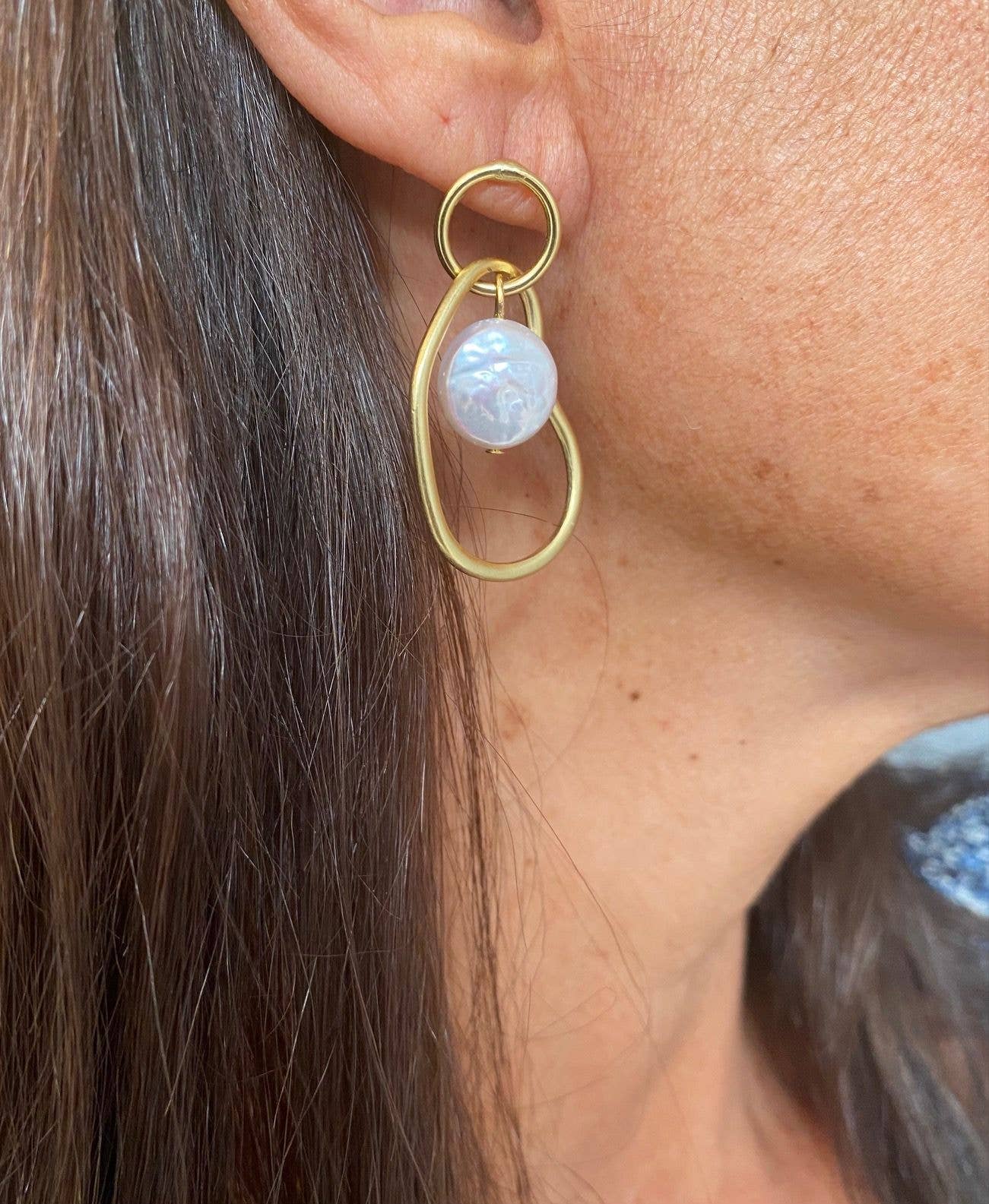 KARINE SULTAN - Wholesale Dangle Earrings - Organic link and flat pearl drop earring2