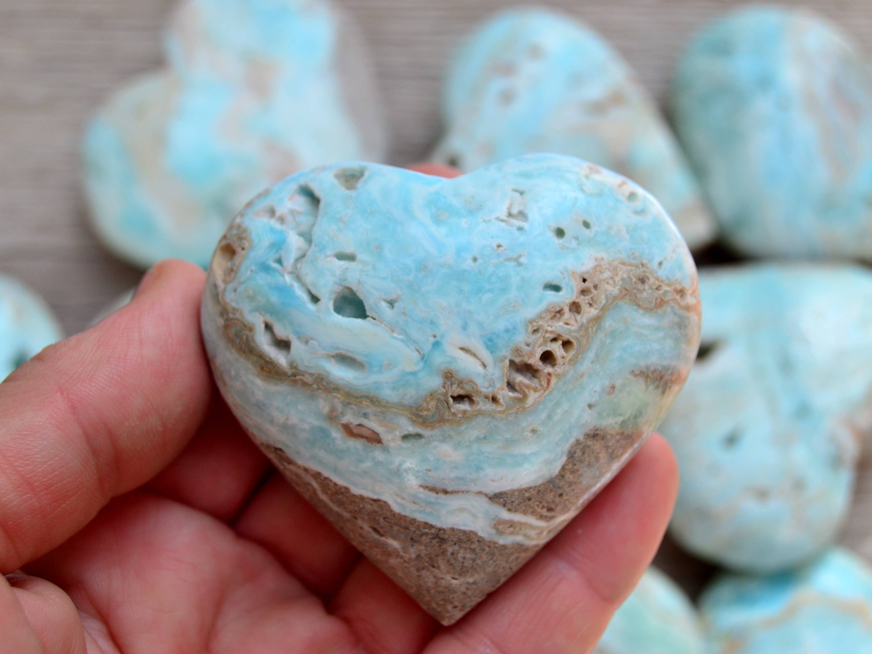 Kaia & Crystals – Großhandel Spiritueller Stein/Kristall – Herz aus blauer Aragonit-Kristallskulptur (50 mm - 85 mm)6