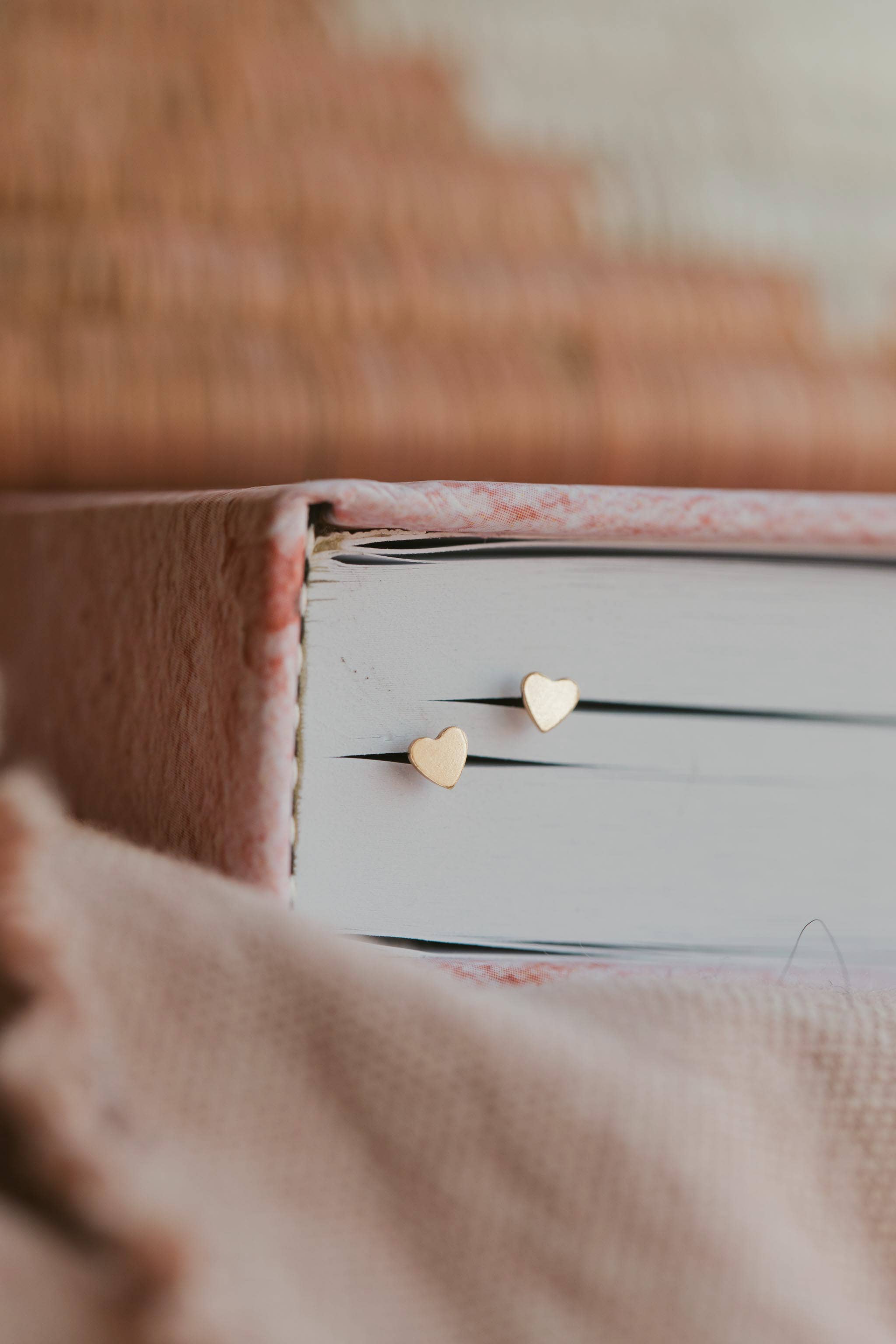 Hello Adorn – Großhandel Ohrstecker – Kleine Herzstecker | 14kt Goldfüllung + Sterlingsilber2