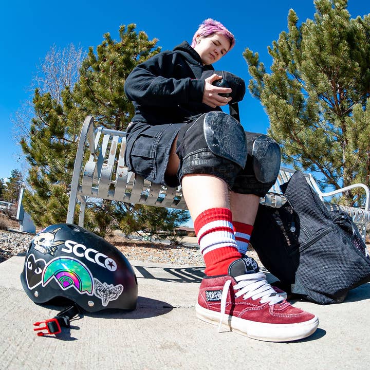 Vermelho Meias às Riscas Brancas | Vermelho para venda a revendedores na Faire10