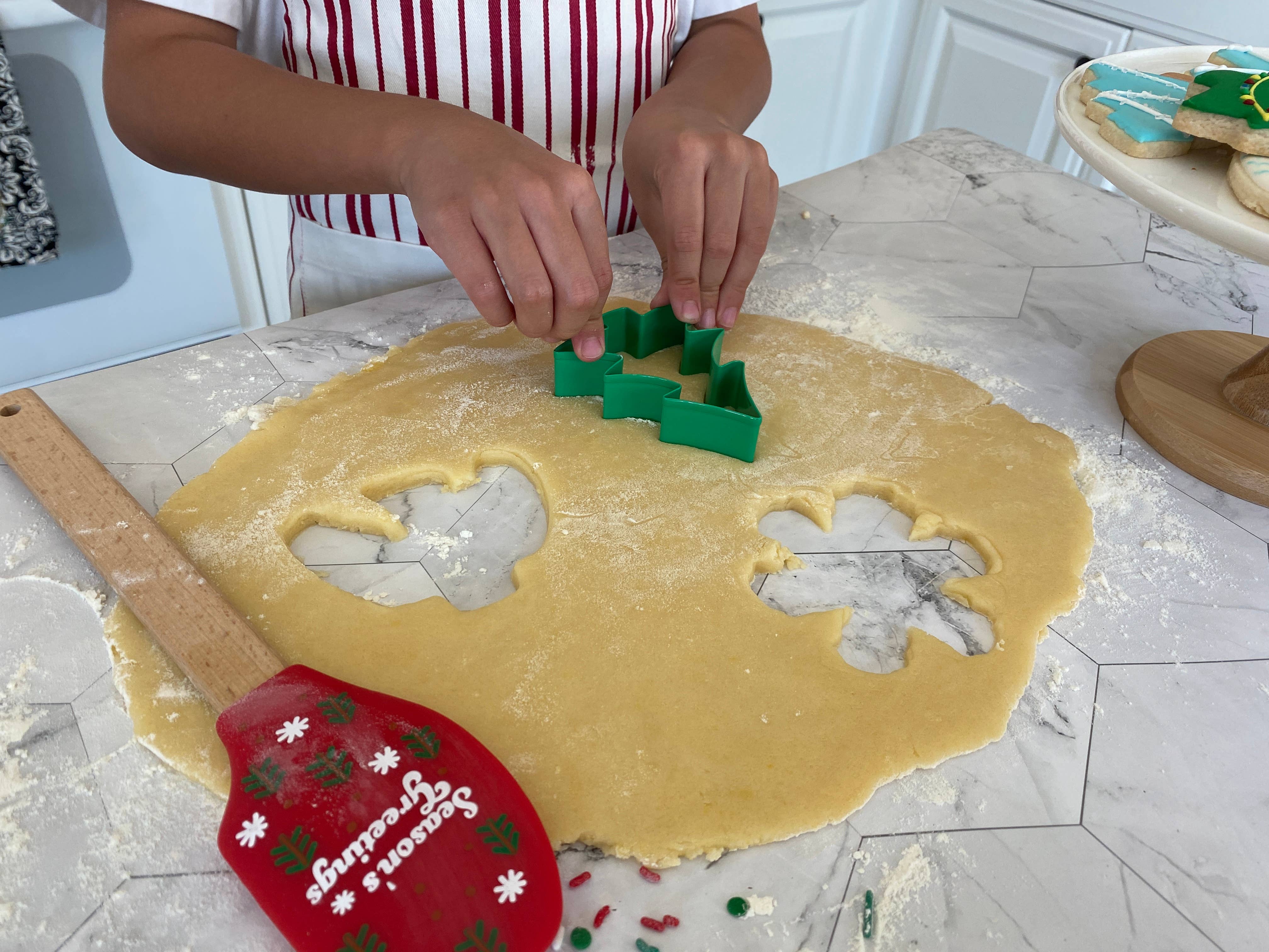 Handstand Kitchen - Wholesale Cookie Cutter - Winter Wonderland Tree Spatula & Cookie Cutter Set3