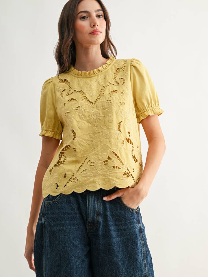 Blouse à manches courtes brodée CET27021 pour la vente par Camellia