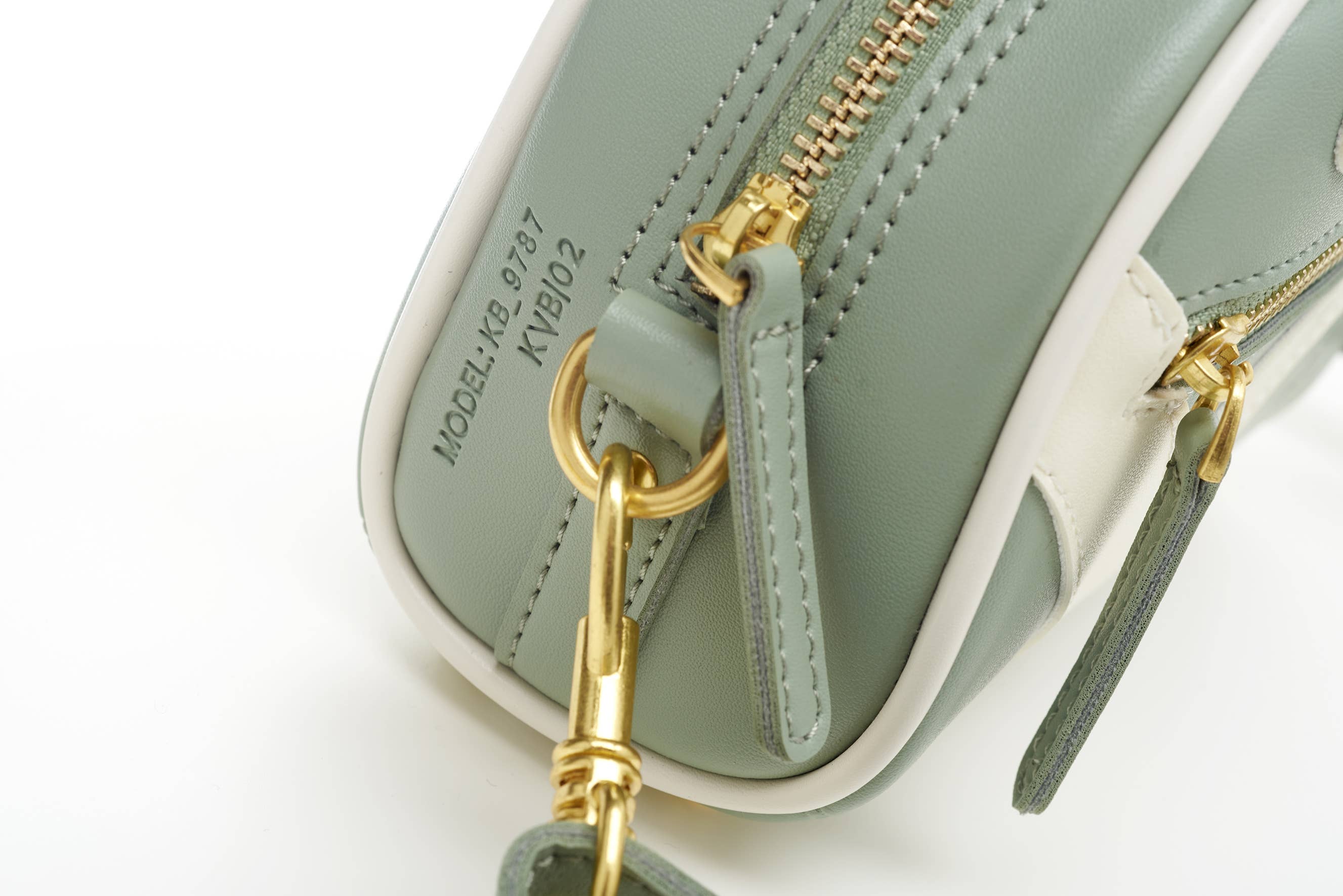 KEH-NOO – wholesale Purse/bag accessory – Women’s – Nomad Chic Mini Bag with Gold details and modern pop style7