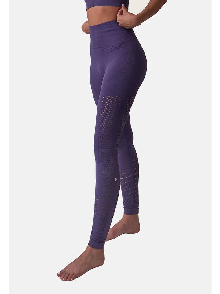 Anaissa - Wholesale Sport-/loungelegging - Dames - Naadloze compressiebroek met opengewerkte details, Naya21