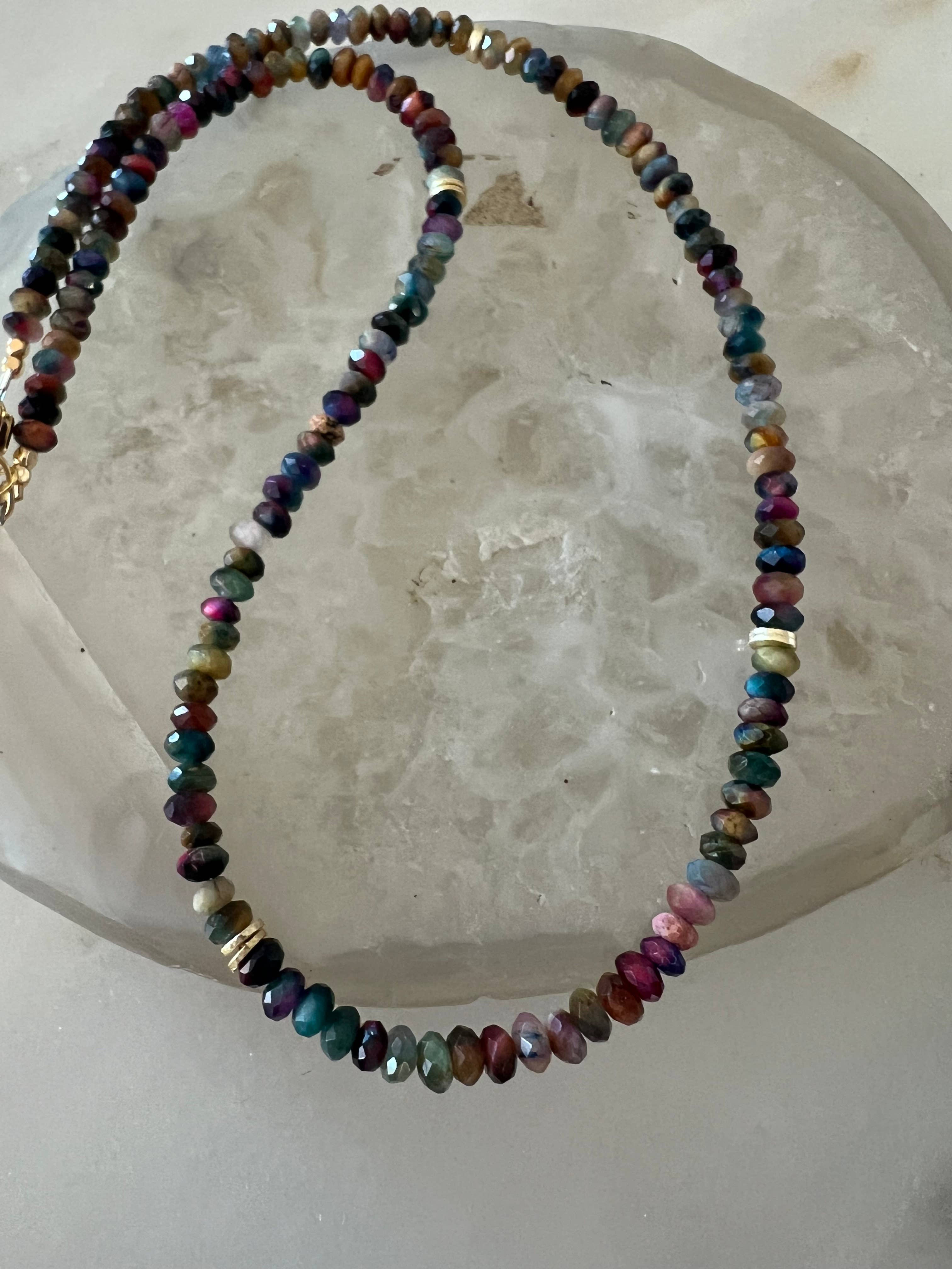 Sonya Renee Jewelry - Vente Collier de perles - Collier Minnie - Perles de Dolomite avec Inflexions Dorées13
