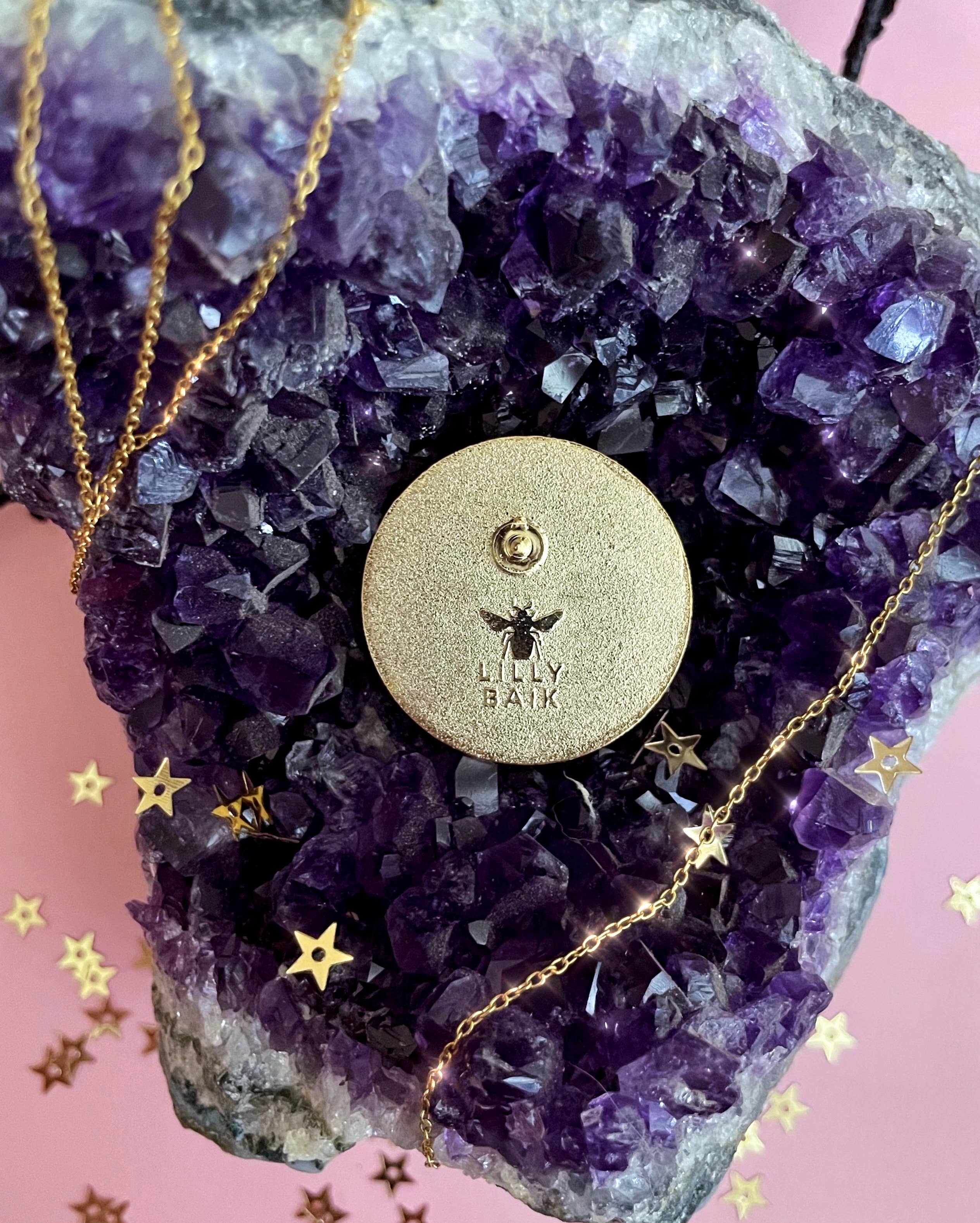 Lilly Baik – Engroshandel Reversnål/knap – Ni Du Uden Mig, Ni Mig Uden Dit Enamel Pin3