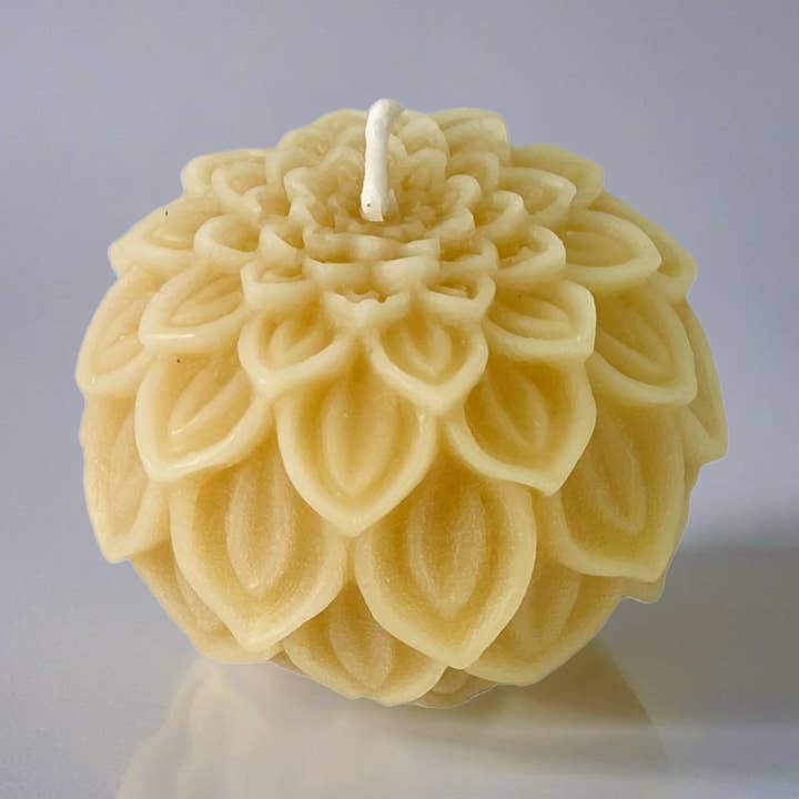 Candele a Sfera di Cera d'Api | Petalo | Fiore di Dalia per la vendita all'ingrosso da parte di Serenes Beeswax Chandlery