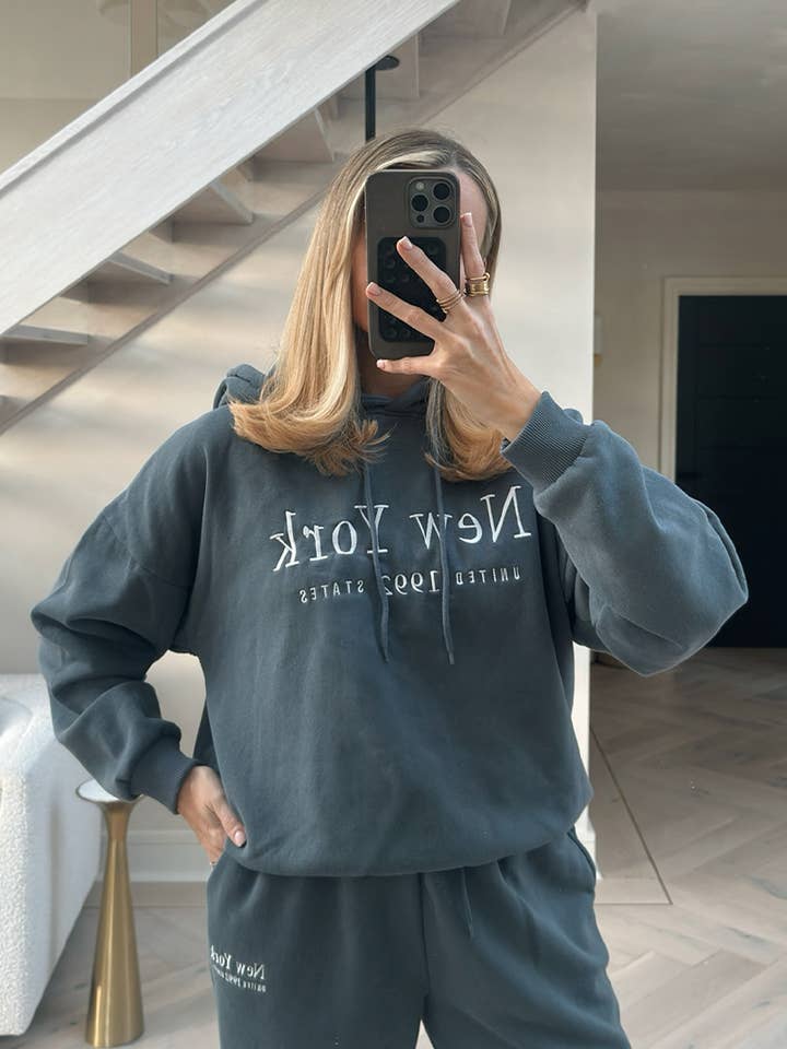 Felpa oversize Perrie Sian Perrie Sian CHARCOAL NEW YORK per la vendita all'ingrosso da parte di In The Style