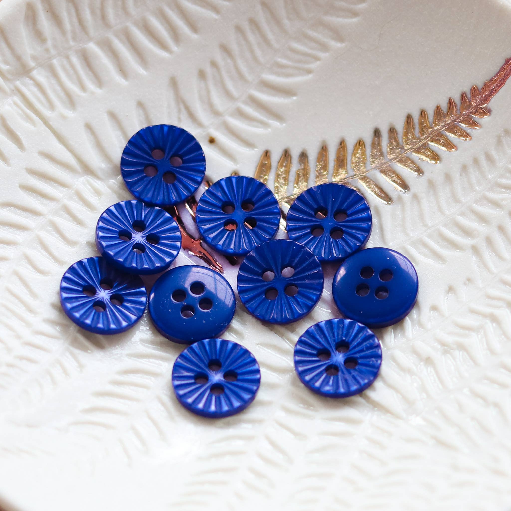 Lise Tailor – Großhandel Knopf/Druckknopf zum Annähen – Daisy Knöpfe mit Blütenblattmuster, 12 mm20