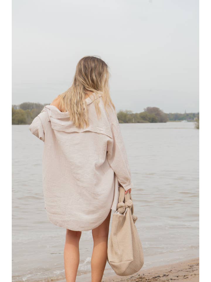 Wild Daisy – Engroshandel Skjorte med buttondown – til kvinder – Oversized muslin skjorte BONNIE i beige5