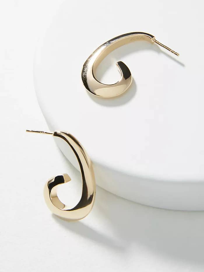 Orecchini a cerchio con gru per la vendita all'ingrosso da parte di Nectar Nectar New York