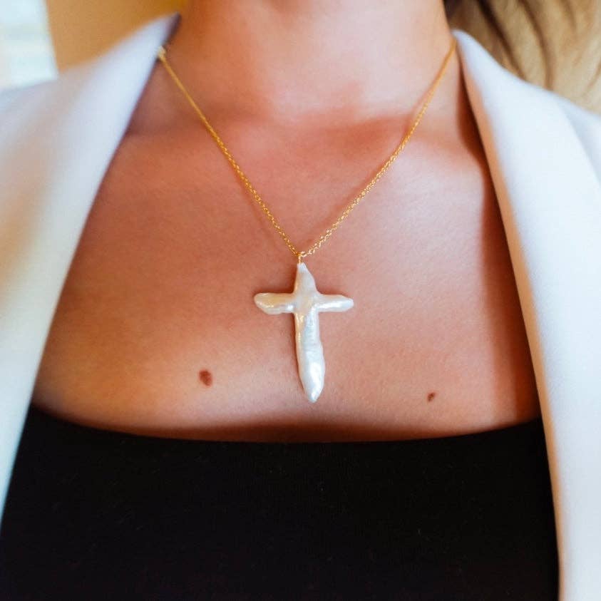 Anjewelz.co - Vente Colliers à pendentif - Collier croix en perle d'eau douce authentique1