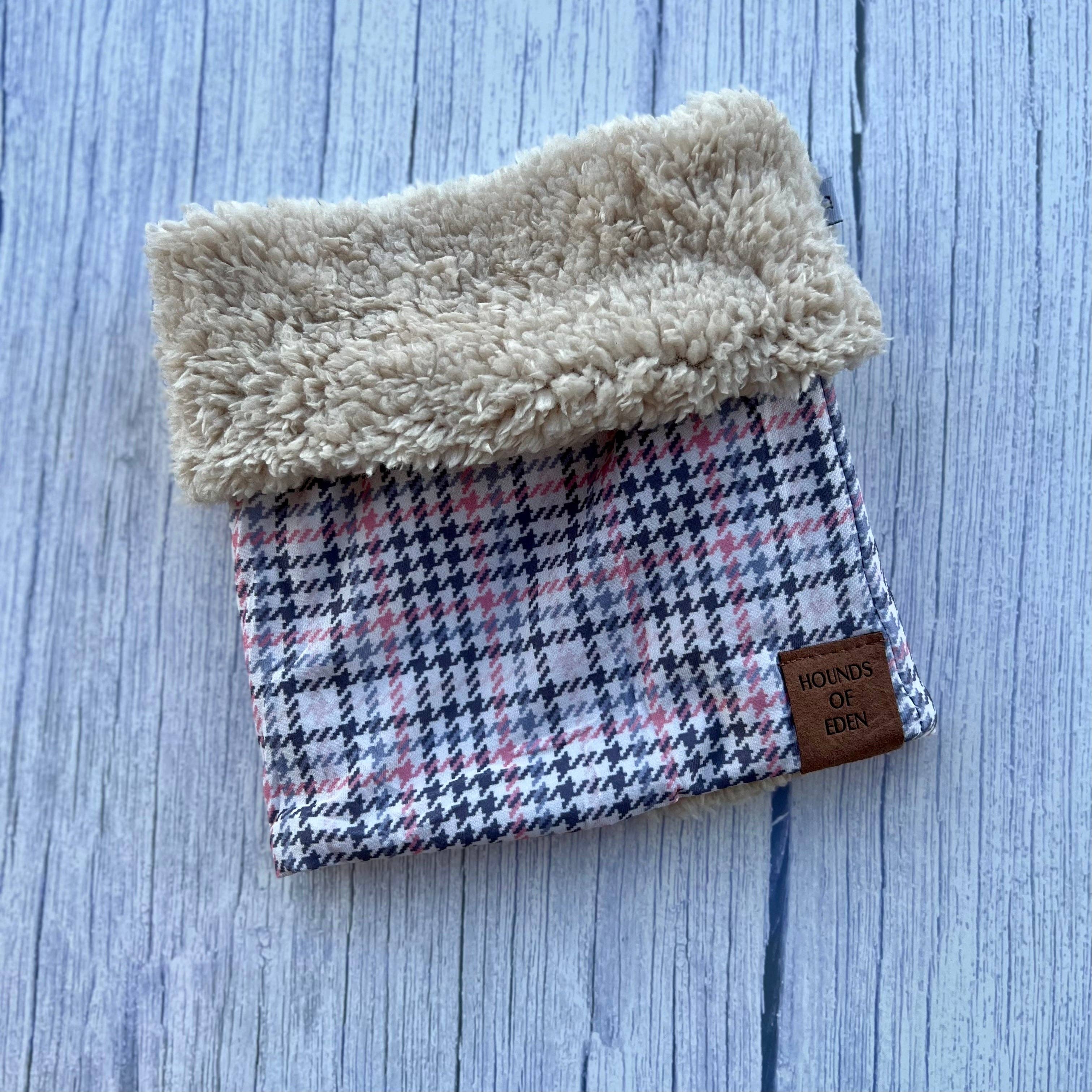 Hounds of Eden - Vente Tour de cou – chien - Tour de cou rose à motif pied-de-poule pour chien0