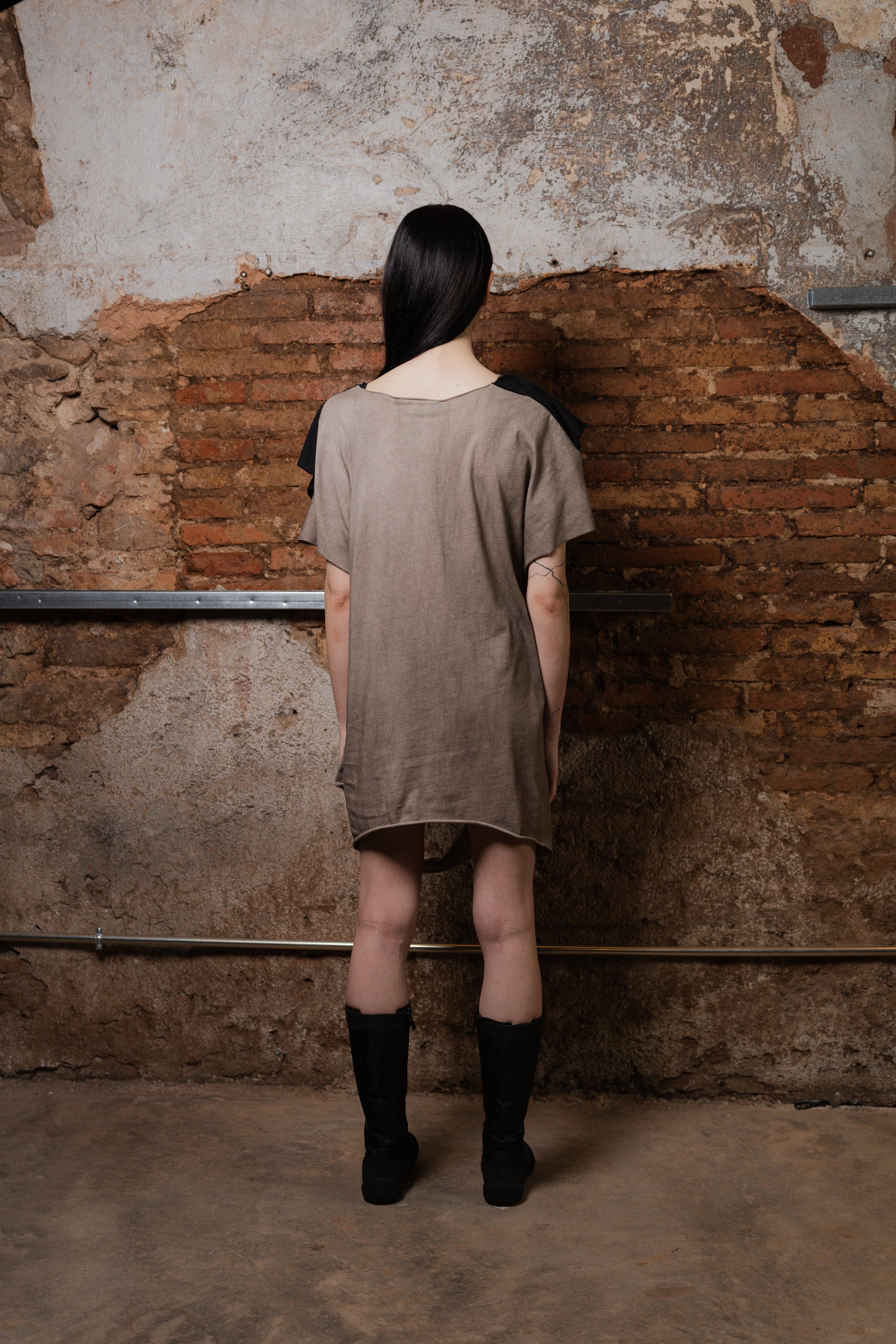 Black Camiseta de Capas Transformable Wave for wholesale on Faire7