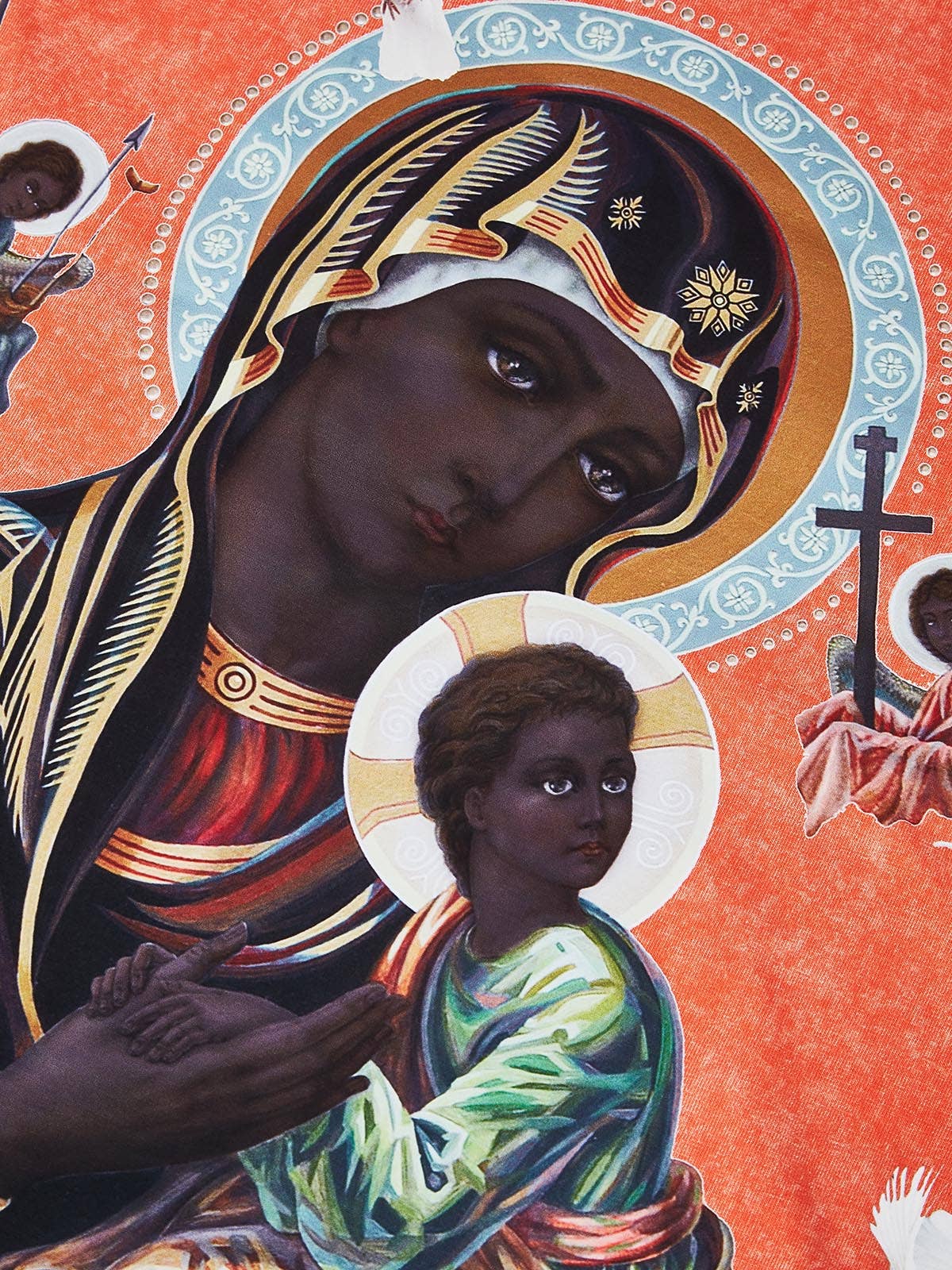 NOISSEY – Engroshandel T-shirt med print - Unisex – HINDRINGER OG FARER© Sort Madonna og Børnefarve Four-farve2