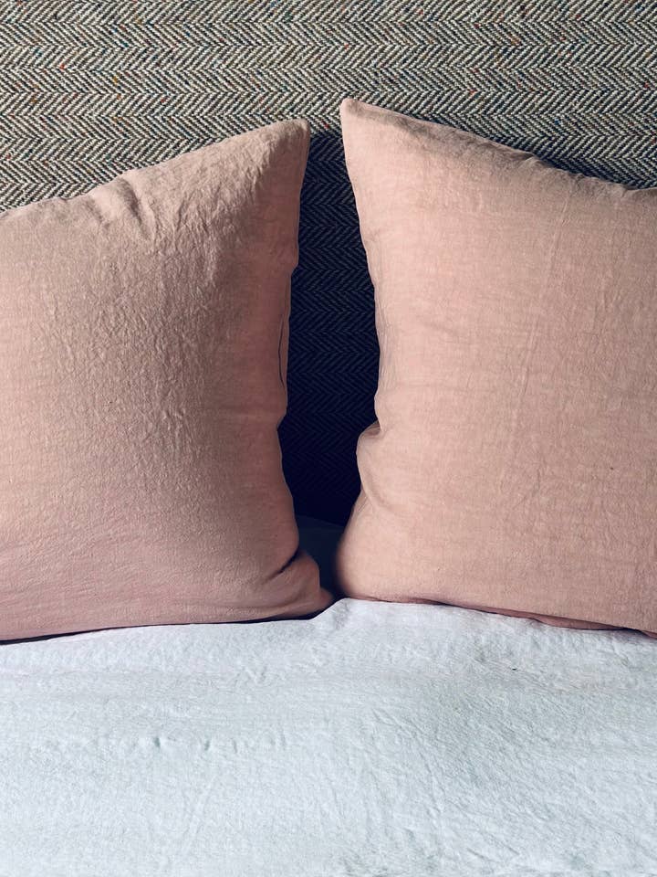 Vasket pudebetræk i pudderrosa linned for engroshandel hos la draperie francaise