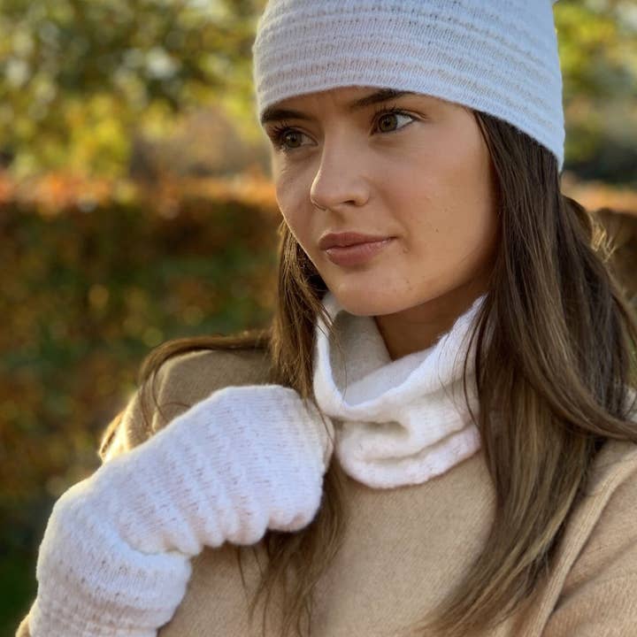 JBK Dreiteiliges gemütliches Strickset in Eisweiß für den Großhandel von Janet Byrne Knitwear