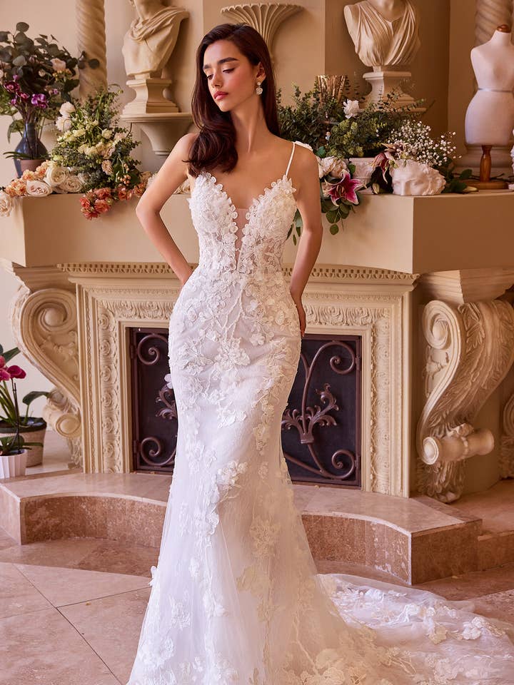 Off White FITTED LACE WEDDING GOWN
for wholesale on Faire