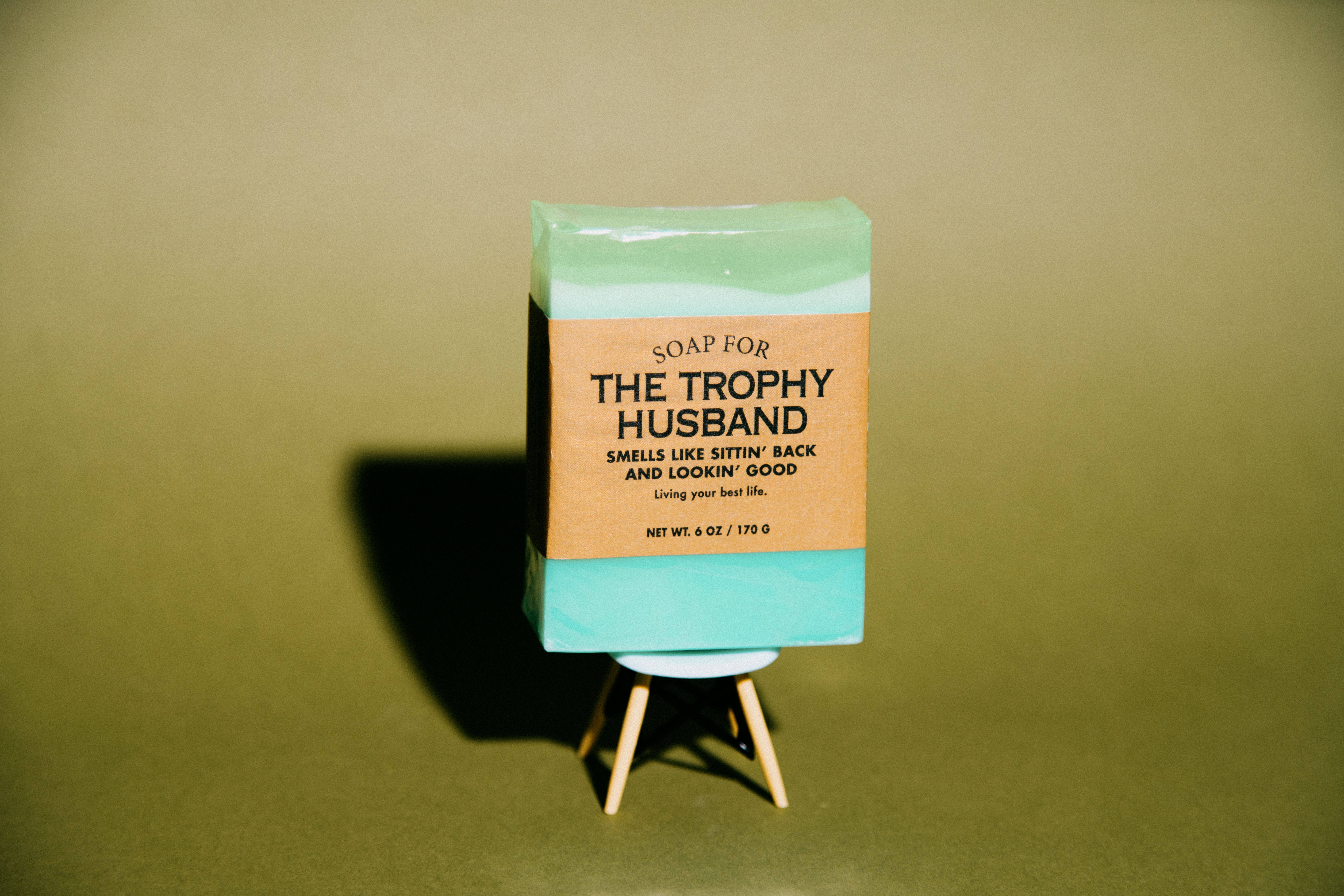 Whiskey River Soap Co. - Vendita all'ingrosso Saponette - Sapone per The Trophy Husband | Funny Soap2