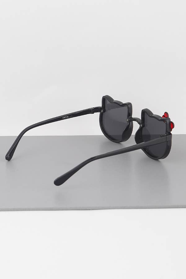 MIX KIDS Hello Kitty Sunglasses for wholesale on Faire3