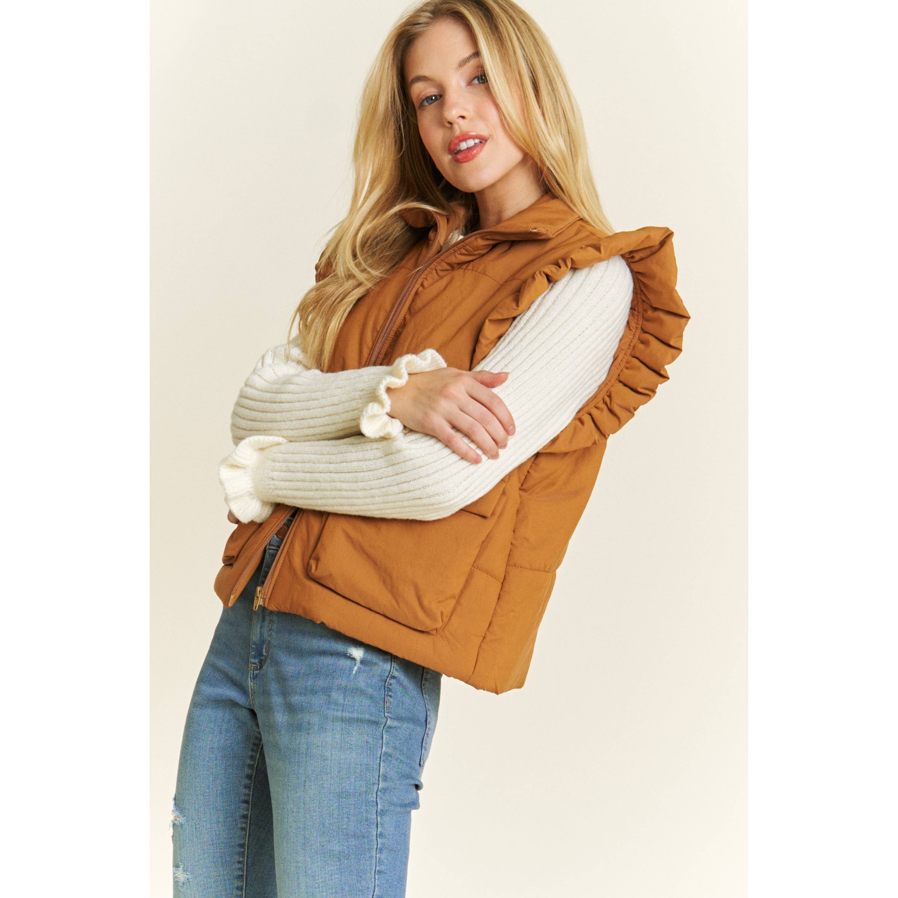 Sweet Generis – wholesale Jacka - Dam – EVERYDAY PUFF VÄSTJACKA MED DRAGKEDJA MED ÄRMHÅLSDETALJER19