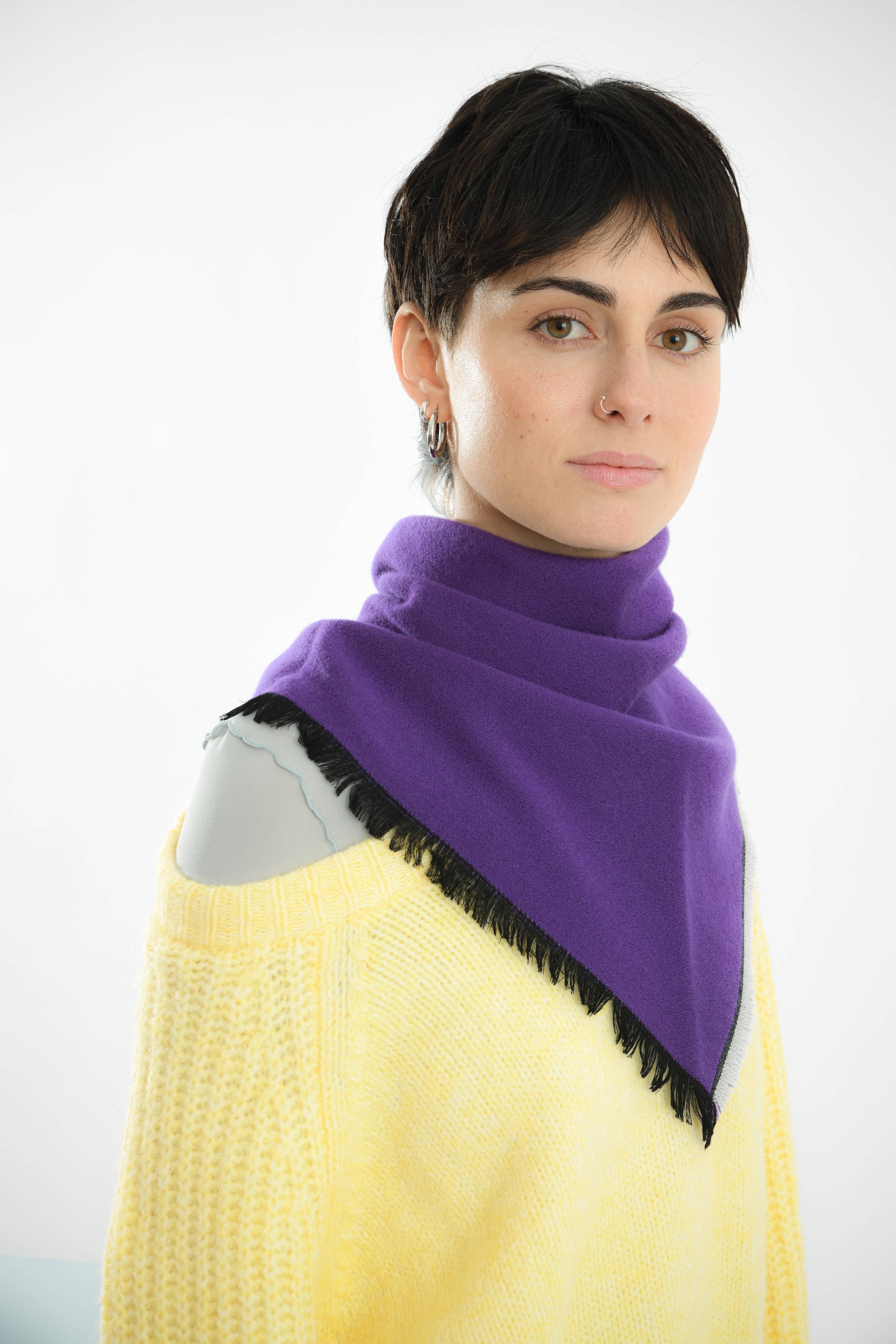 Abstract - Vente Bandana – femme - Bandana triangulaire en laine avec petites franges5