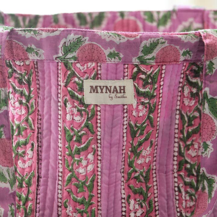 MYNAHbySmitha – Engroshandel Tote bag - Dame – Berry blomsterprint vendbar mulepose - Lille bærbar taske6