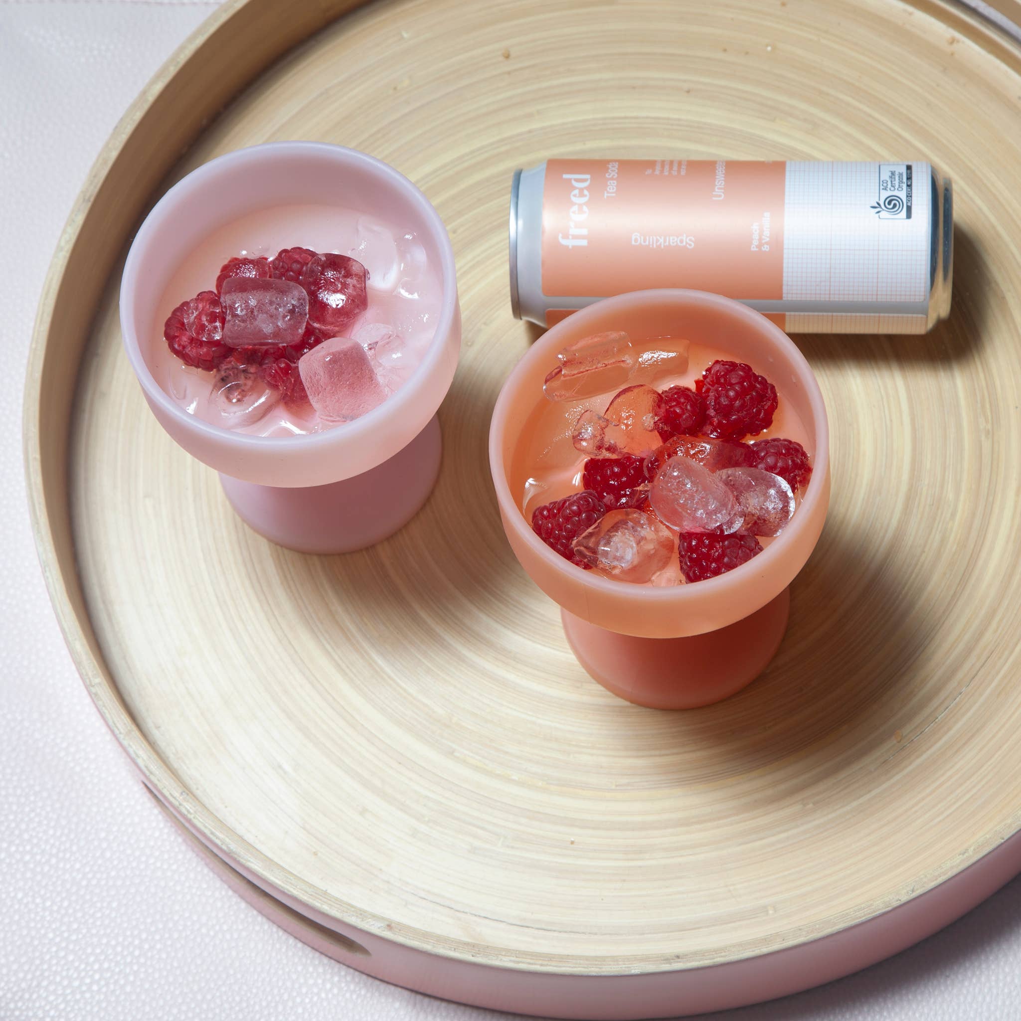 porter green | style + sustainability – Copo de coquetel/álcool por atacado – Pêssego + Petal | Mec | Copos Cocktail Silicone Inquebráveis7