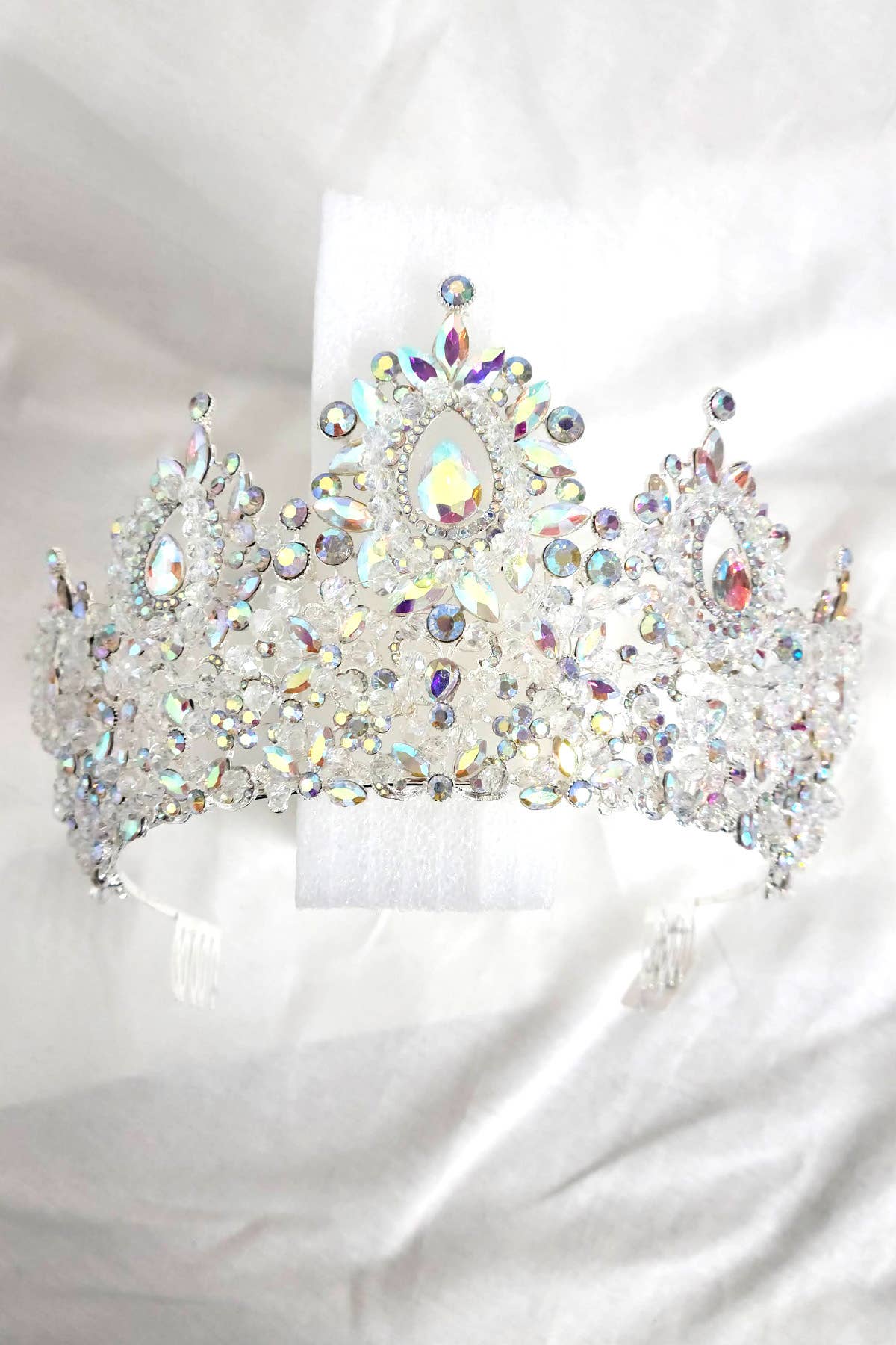 Chicas - Wholesale Tiara - Women's - Metal tiara with crystal balls and jewel rhinestones HT96232