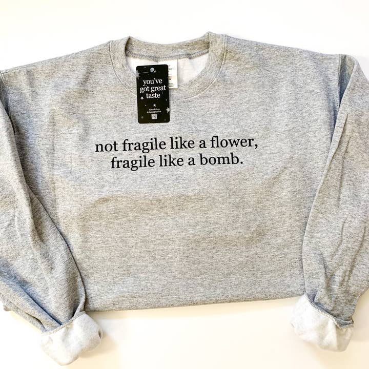 with love, aj. - Vente Sweat-shirt à imprimés – femme - Not Fragile Like a Flower RBG Frida Kahlo Chandail Rasque Gris