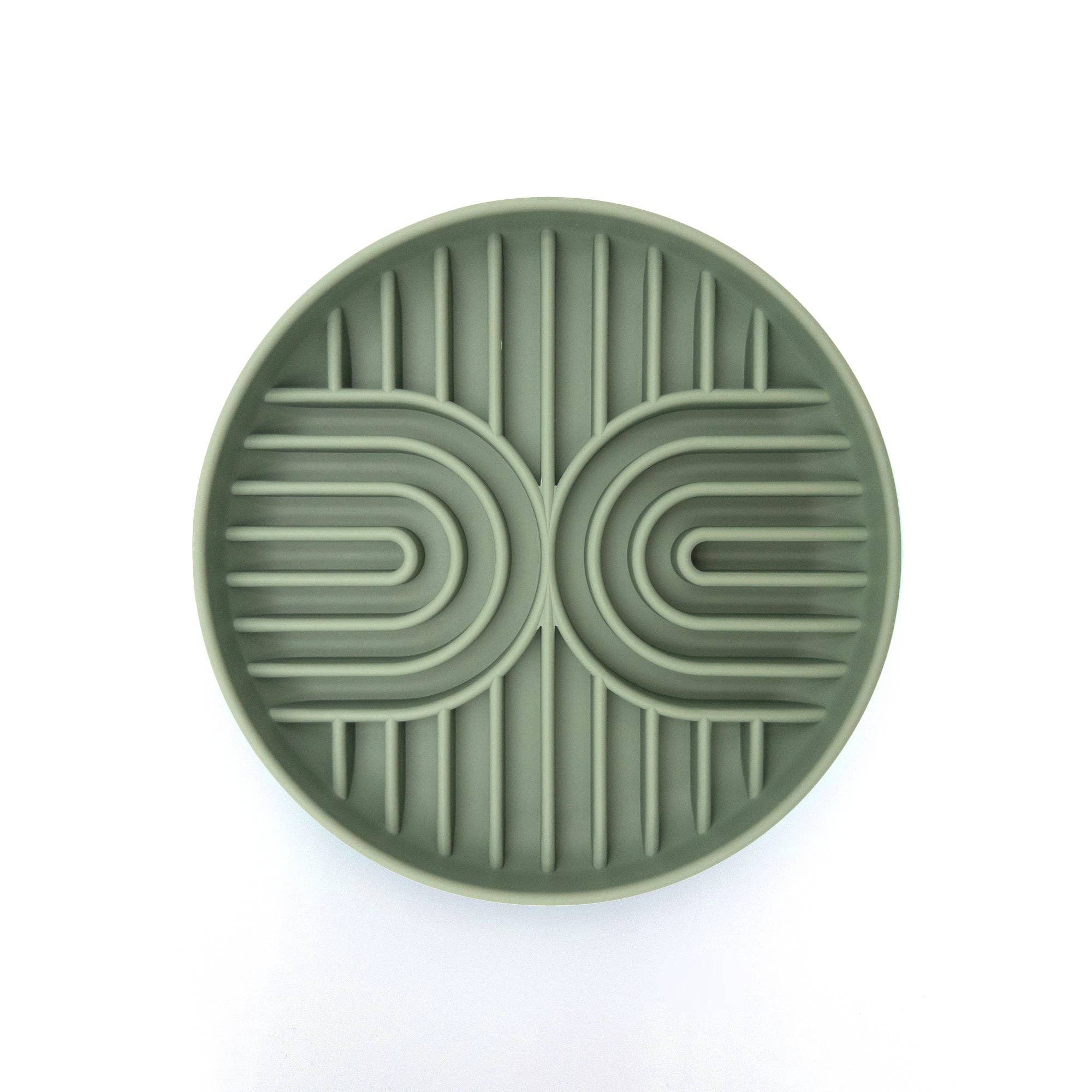 Green Waves Co. - Wholesale Pet bowl – Cat/dog - Slow Feeder Dog Bowl with Suction Base9