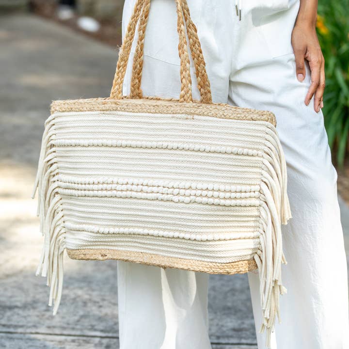 Nora Tote - Borsa in Juta e Cotone Bianco con Frange per la vendita all'ingrosso da parte di Anju Jewelry
