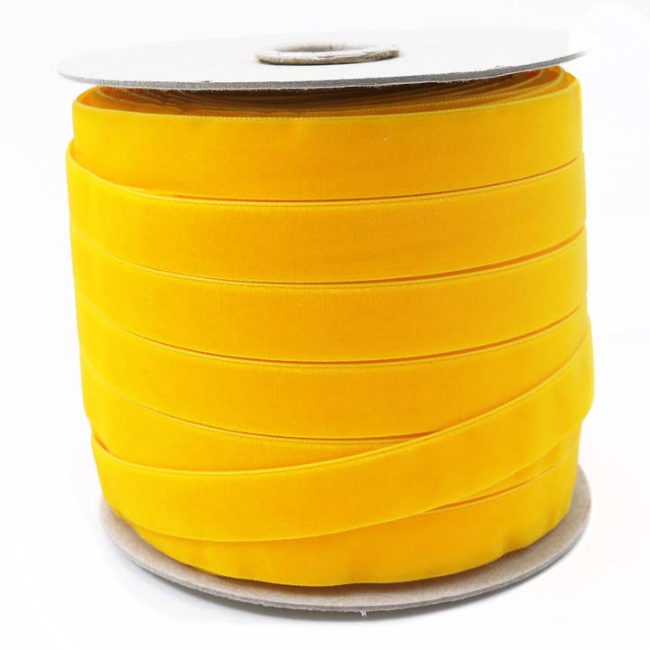 Ruban de velours suisse jaune canari pour la vente par Such Good Supply