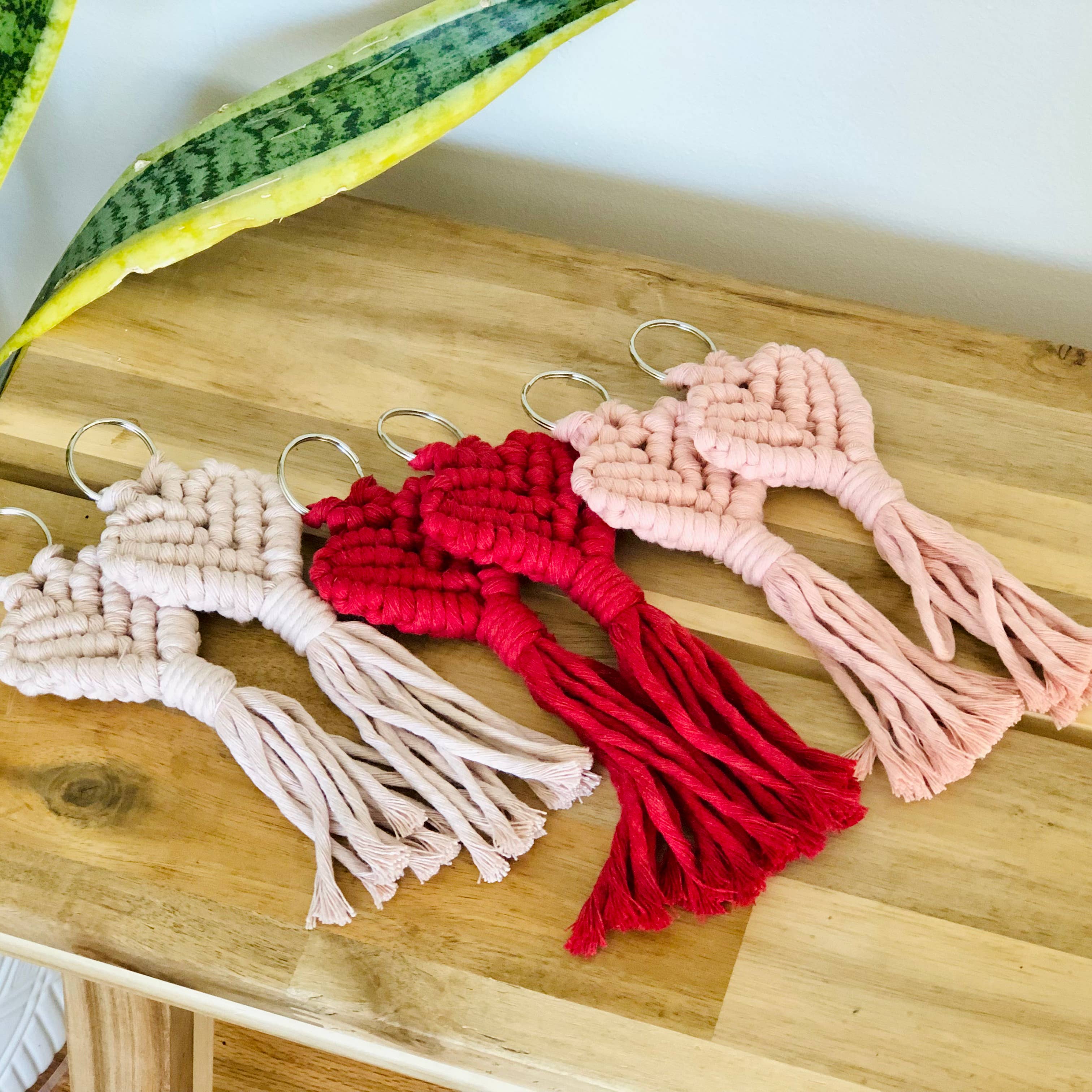 Make My Day Design - Wholesale Keychain - Women's - Valentine Macrame Heart  Keychains1