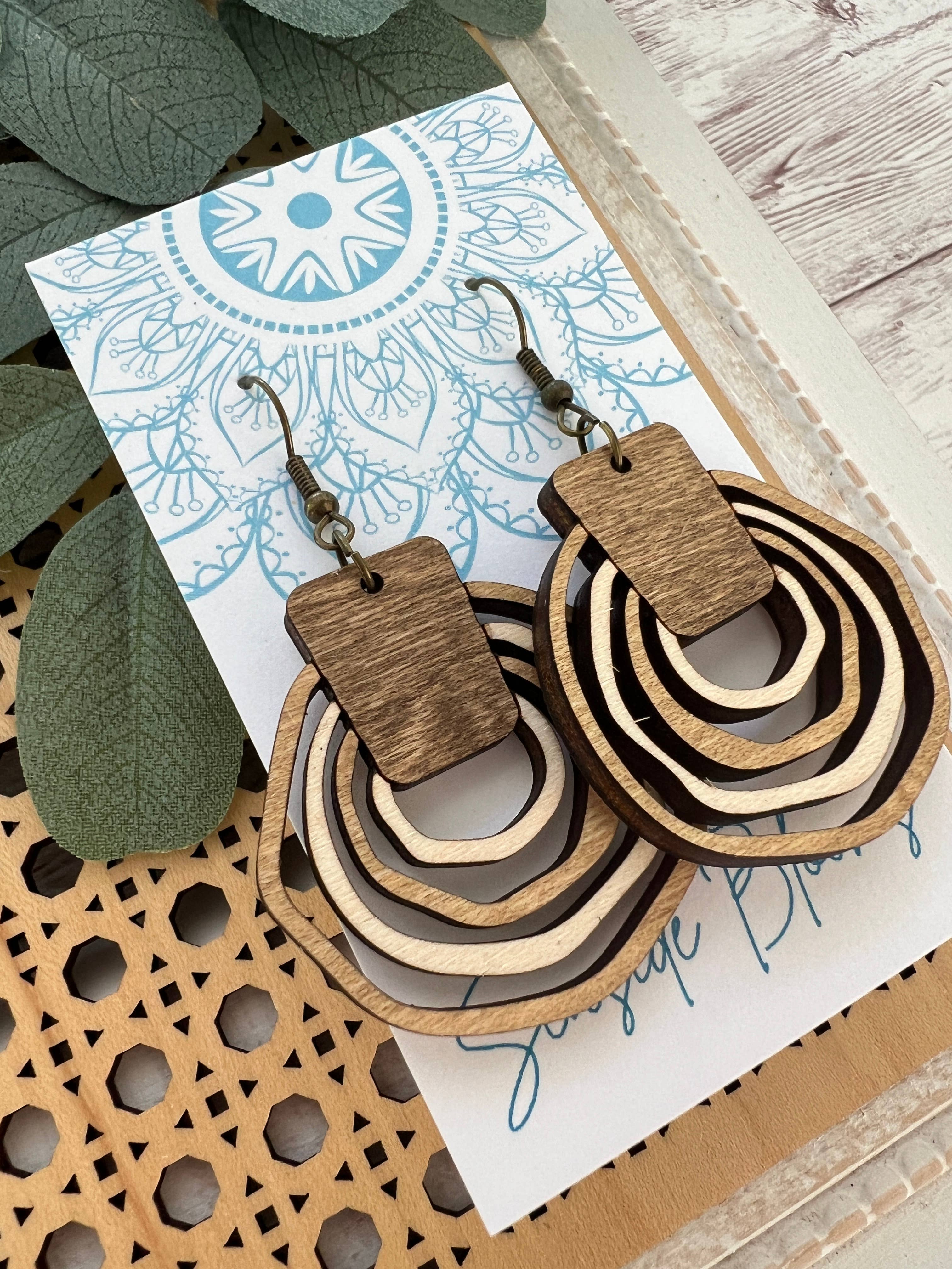 Seasideblooms – Großhandel Ohrhänger – Boho-Handbemalte, leichte Holz-Ohrringe1