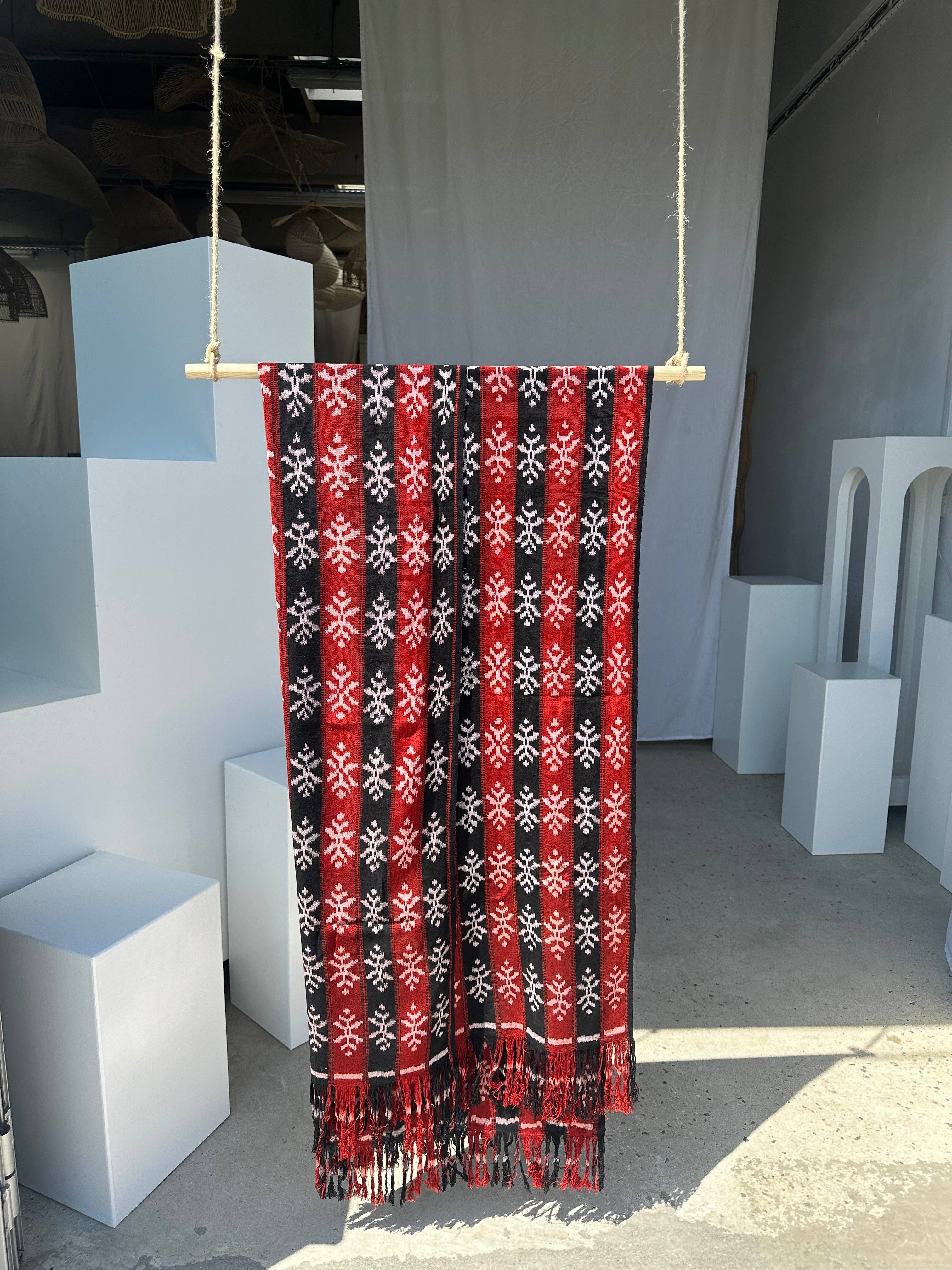 Office Objets - Wholesale Coverlet - Ikat, traditional Indonesian fabric from the island of Savu (Timor) red and black 2m25x7539