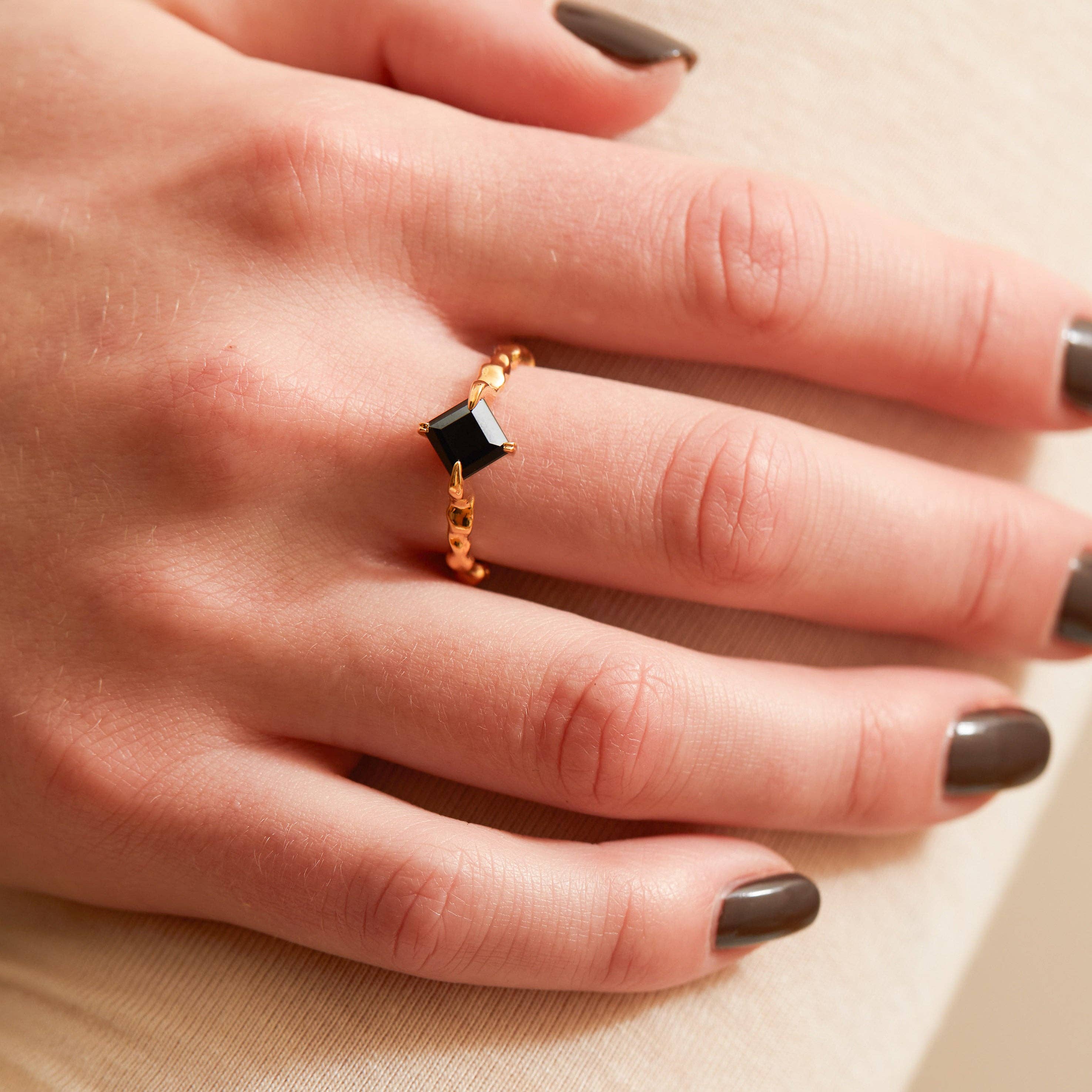 Shop Lausanne - Wholesale Cocktail/Statement Ring - Onyx Stem Ring1