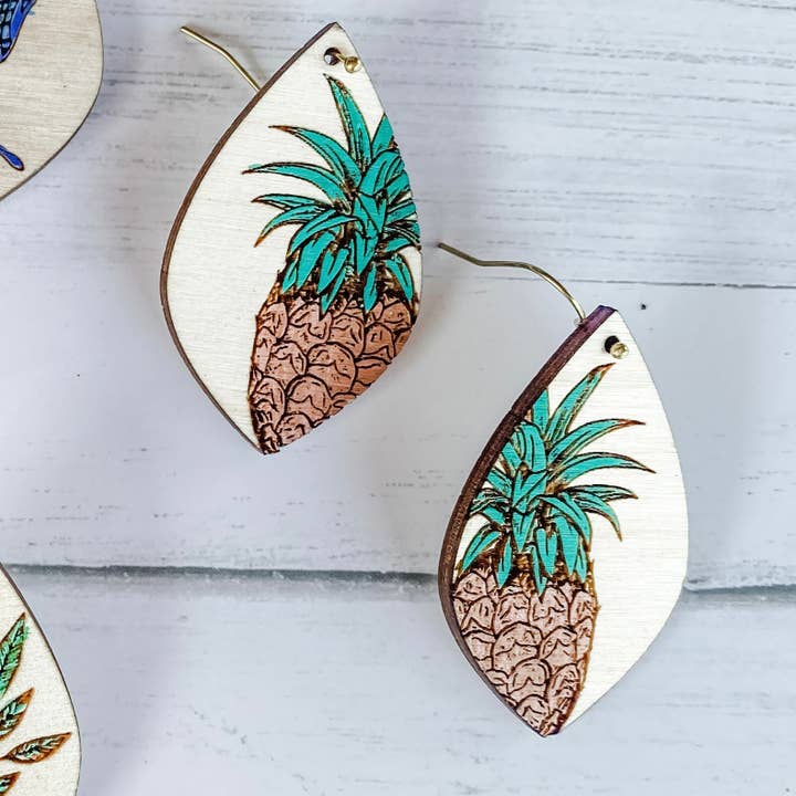 Boucles d'oreilles amusantes en forme d'ananas pour la vente par Natalie Fox Studio