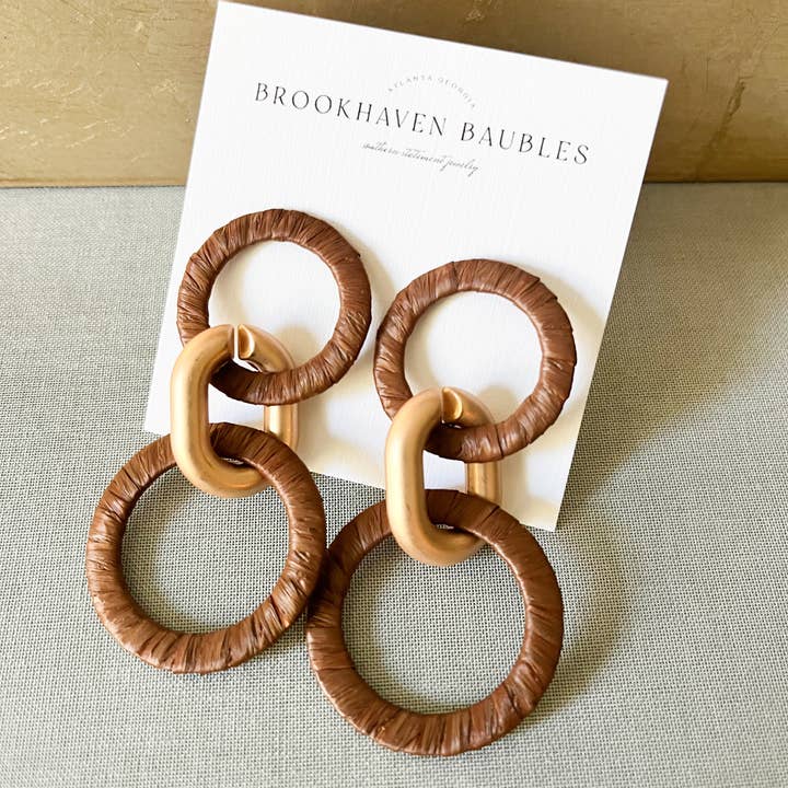 Brookhaven Baubles - Wholesale Dangle Earrings - Chocolate Brown & Matte Gold Raffia circle Link Earrings