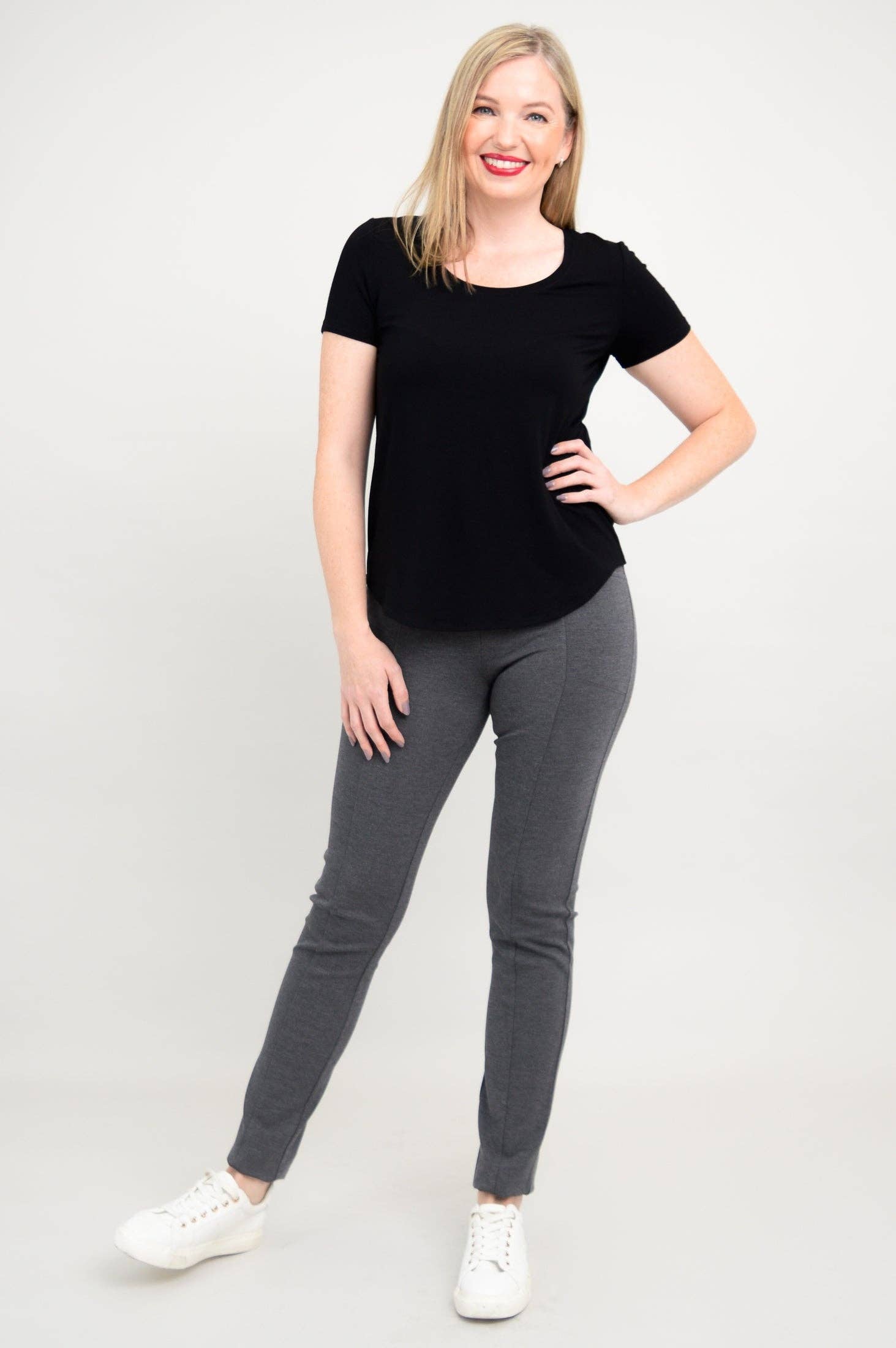 Blue Sky Clothing Co LLC - Venta al por mayor Camiseta - Mujer - Camiseta Tessa, Negra, Bambú3