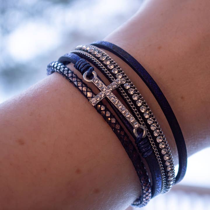 Bracciale magnetico Sparkle Cross Navy - Bracciale Eden Merry per la vendita all'ingrosso da parte di Eden Merry Jewelry by James Lawrence