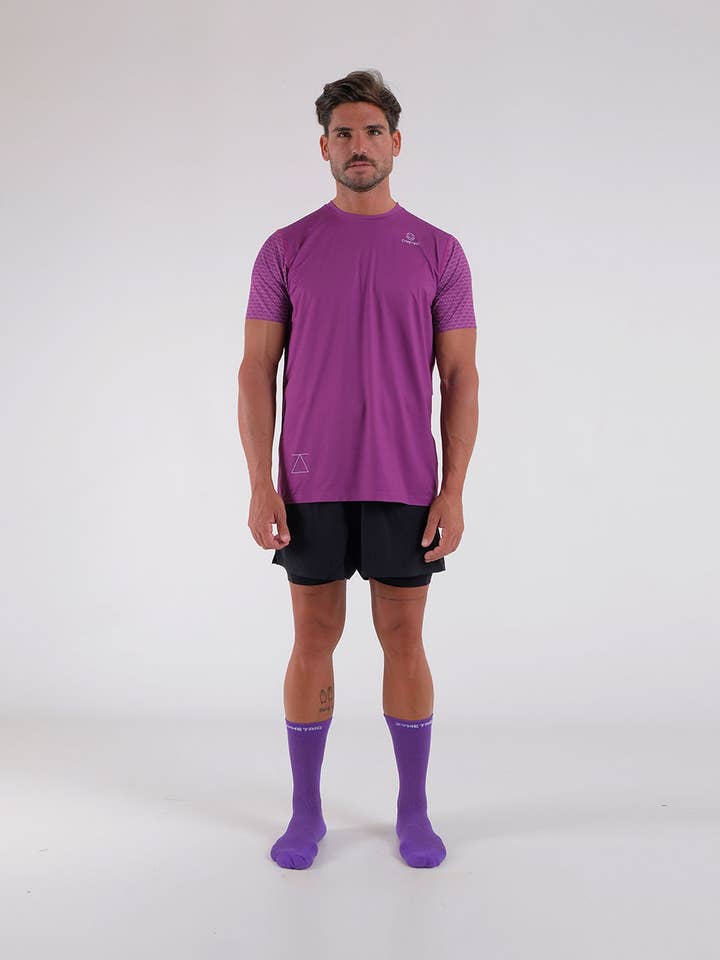 T-shirt violet Dare pour la vente par Zymetric
