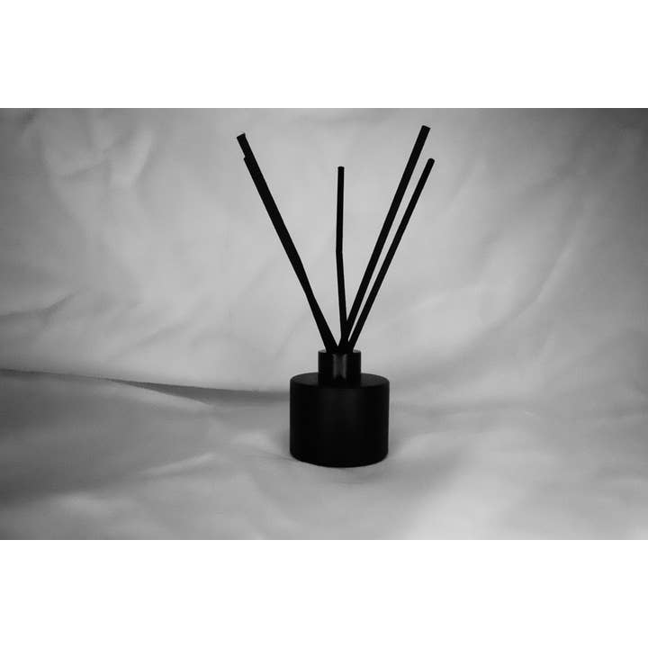 The Black Candle Company - Wholesale Reed diffuser - 4oz Luxury Reed Diffuser2